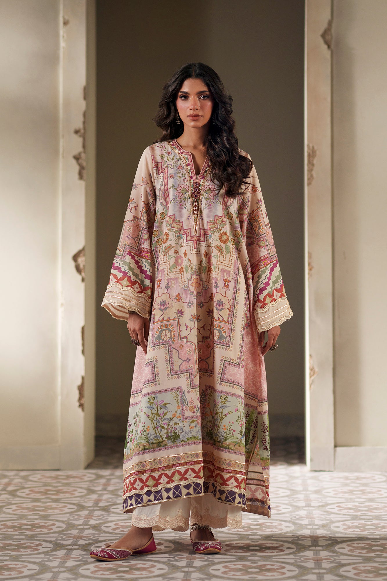 EMBROIDERED SUIT (E4337/103/424)