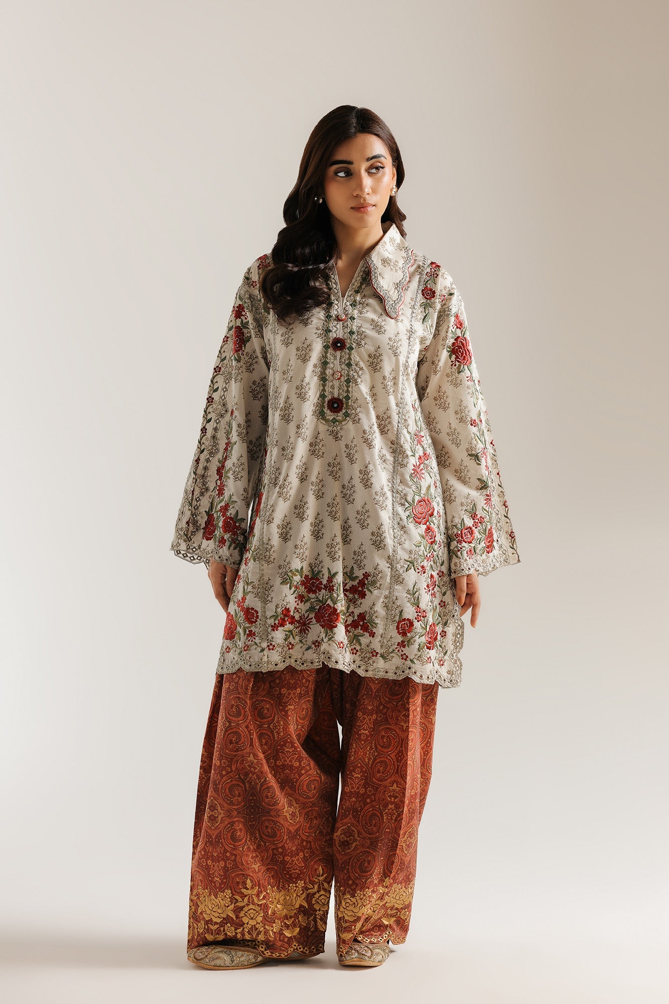 EMBROIDERED SUIT (E4350/103/003)