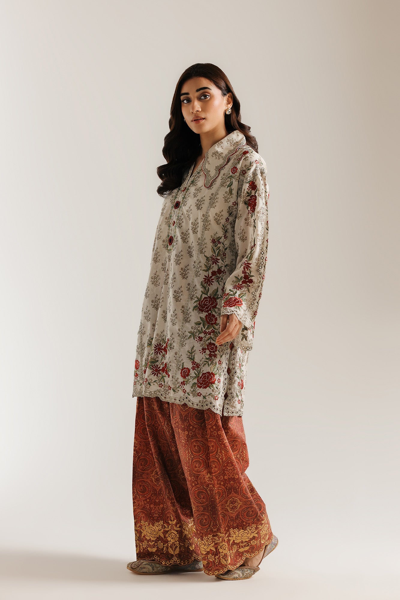 EMBROIDERED SUIT (E4350/103/003)