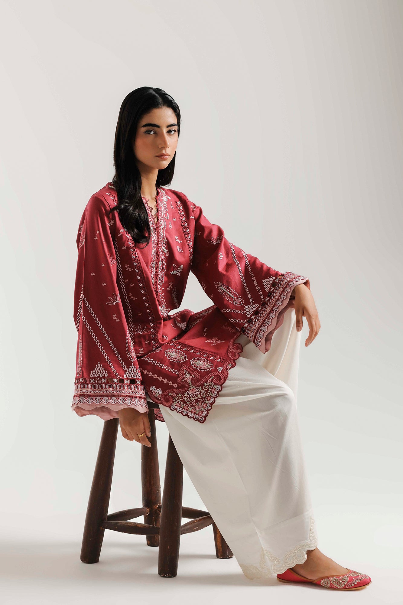 EMBROIDERED SUIT (E4362/103/404)