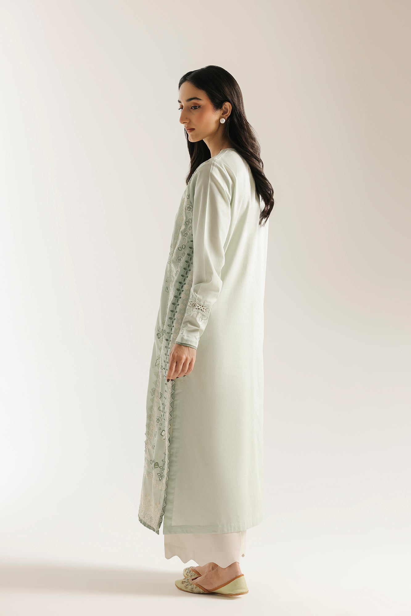 EMBROIDERED SUIT (E4367/103/720)