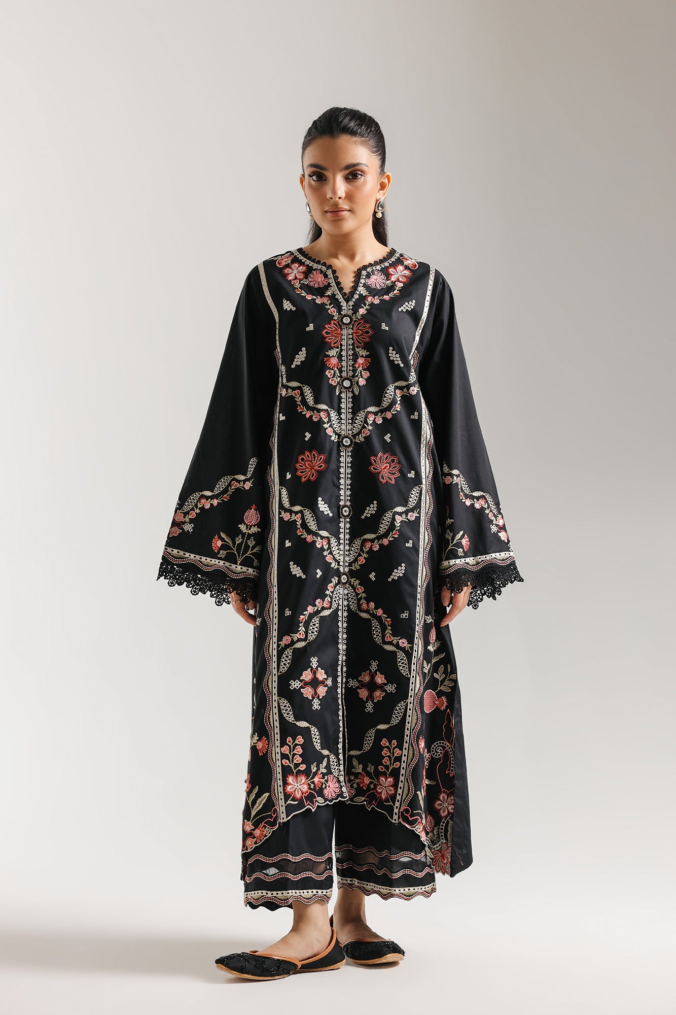 EMBROIDERED SUIT (E4370/103/902)