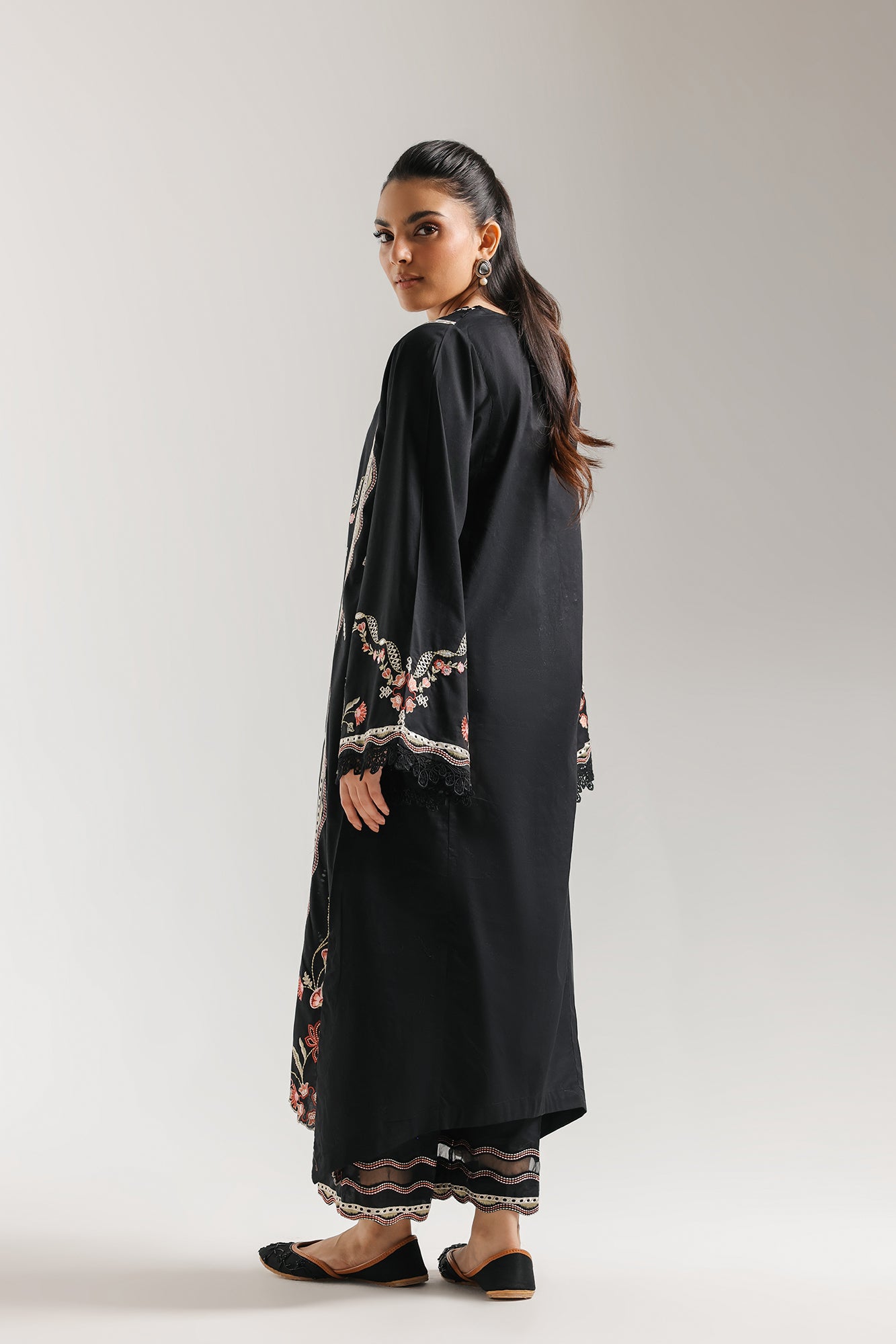 EMBROIDERED SUIT (E4370/103/902)