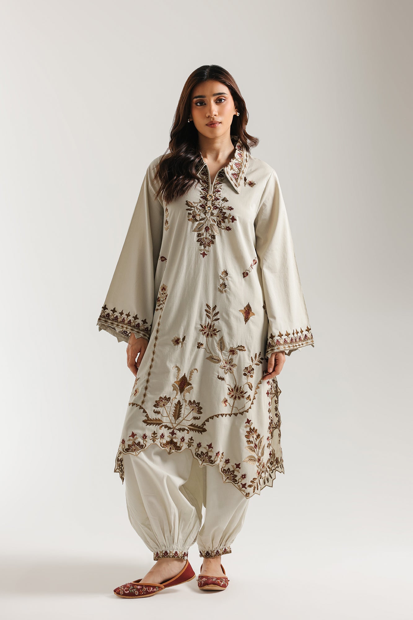 EMBROIDERED SUIT (E4373/103/006)