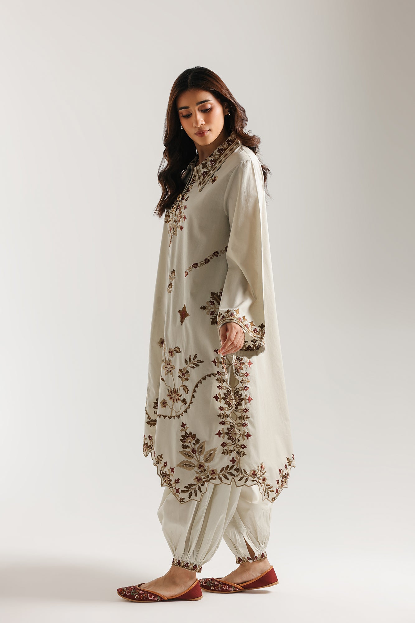 EMBROIDERED SUIT (E4373/103/006)