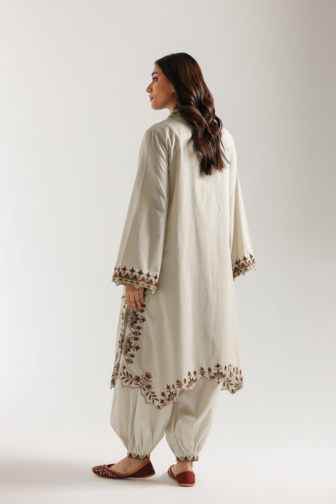 EMBROIDERED SUIT (E4373/103/006)