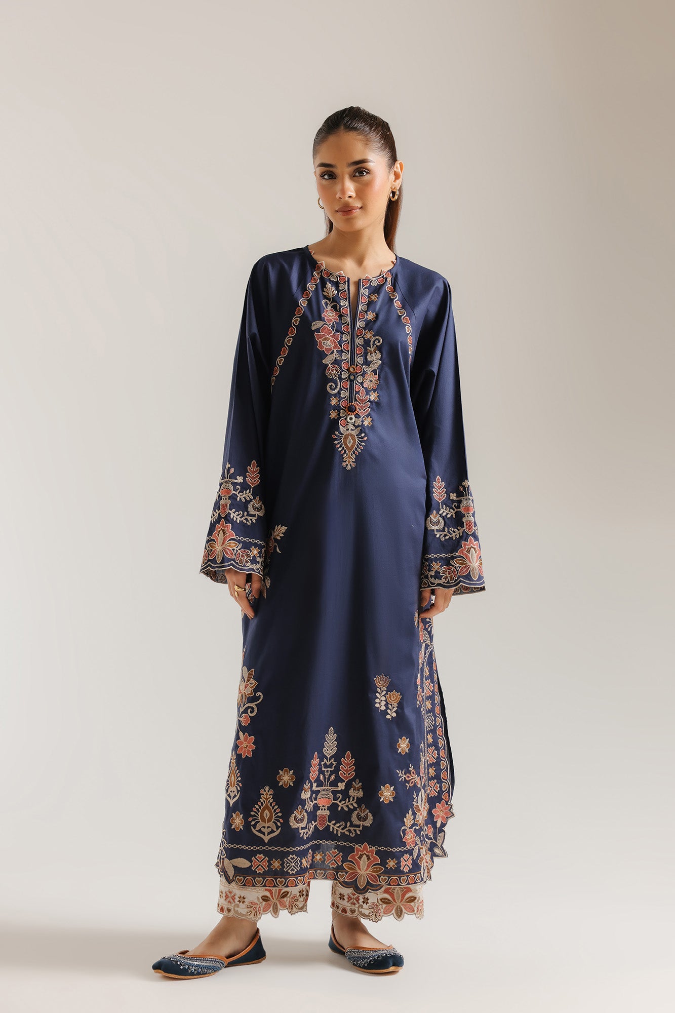 EMBROIDERED SUIT (E4376/103/620)