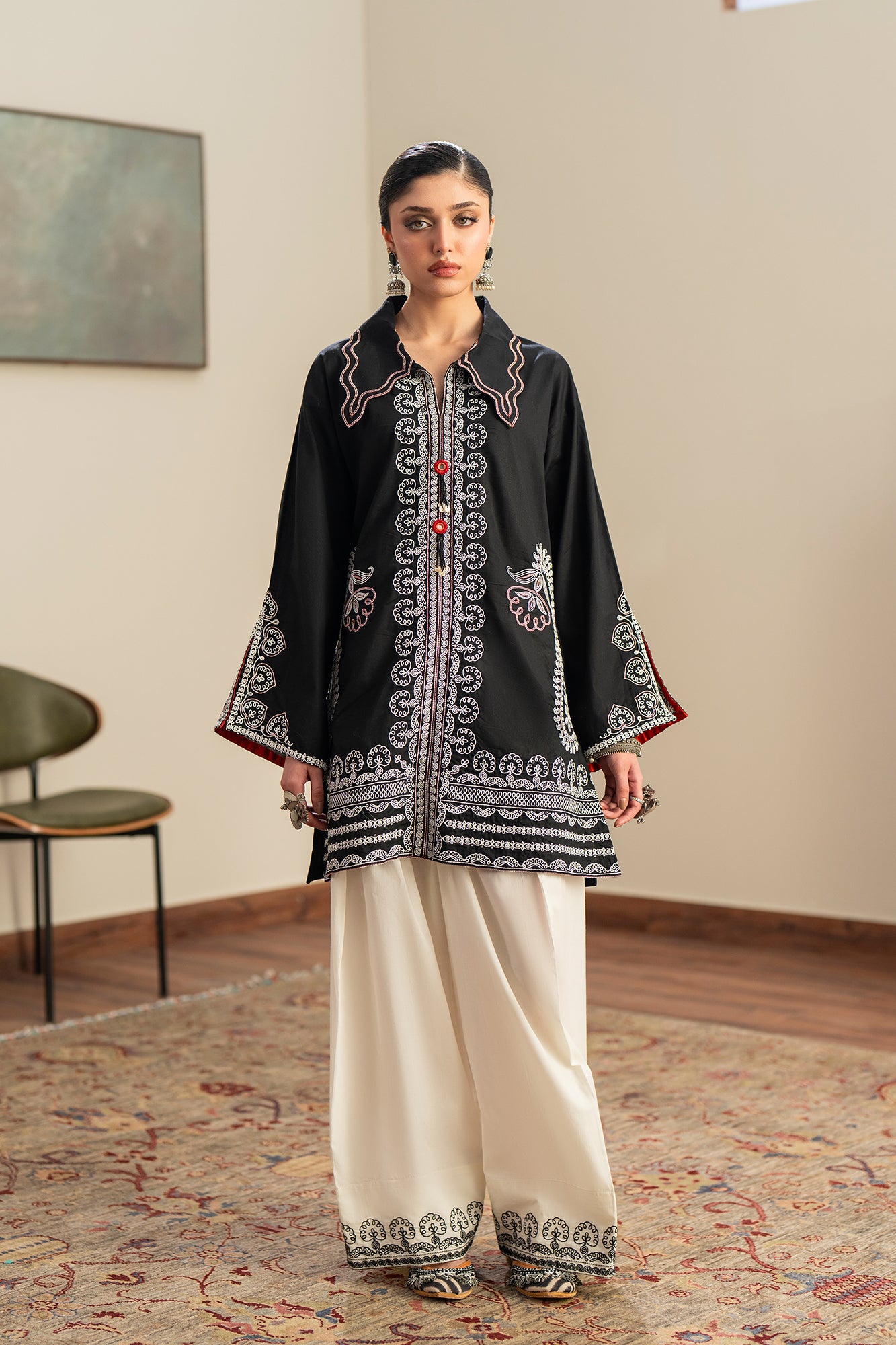 EMBROIDERED SUIT (E4386/103/902)