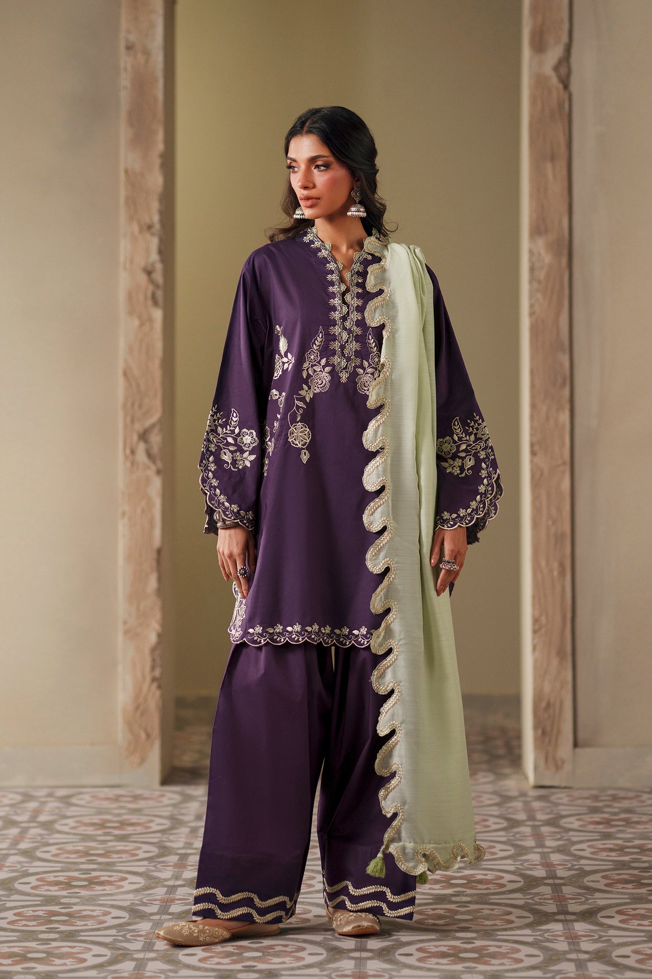EMBROIDERED SUIT (E4388/103/520)