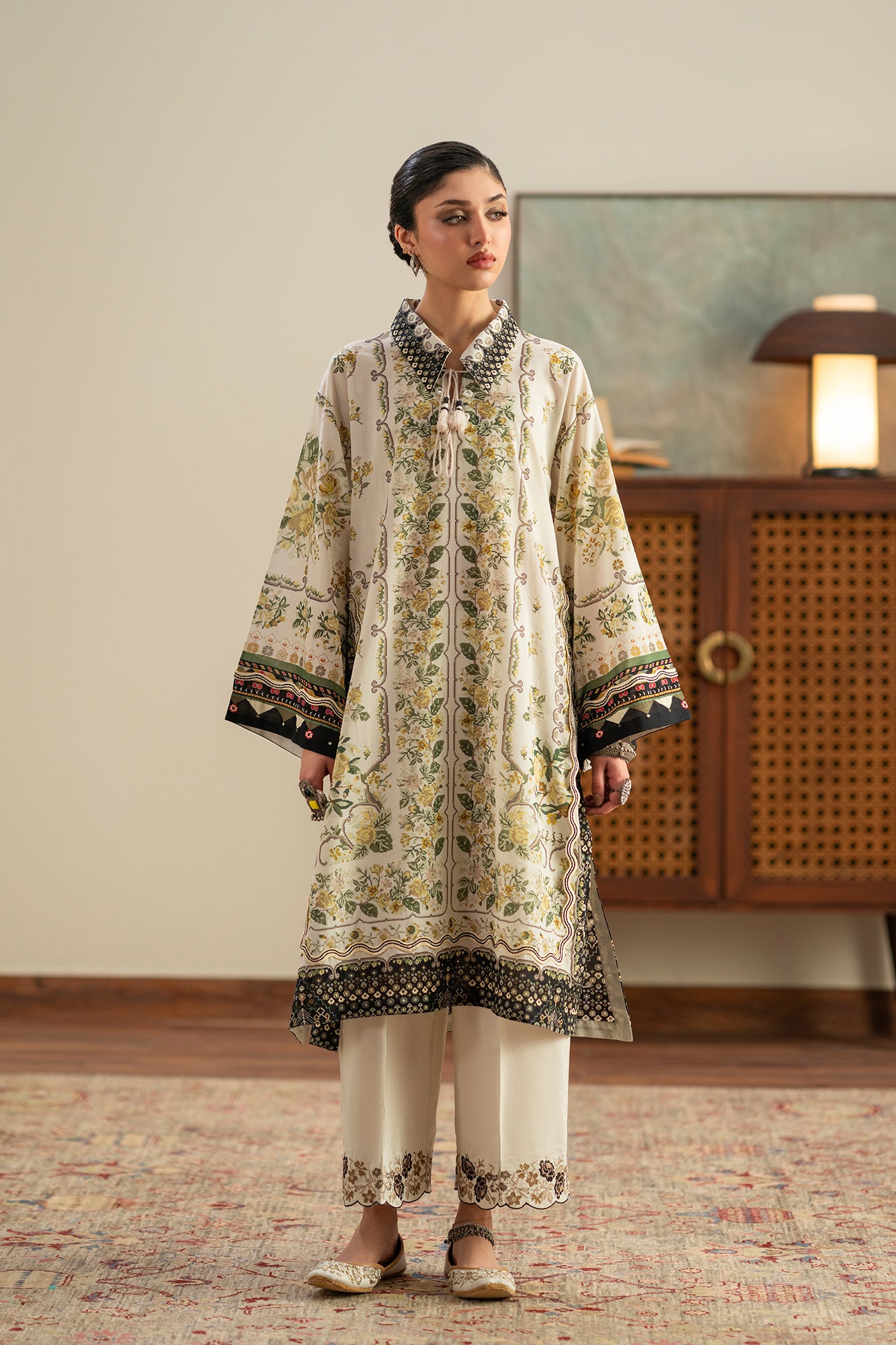 EMBROIDERED SUIT (E4400/103/006)