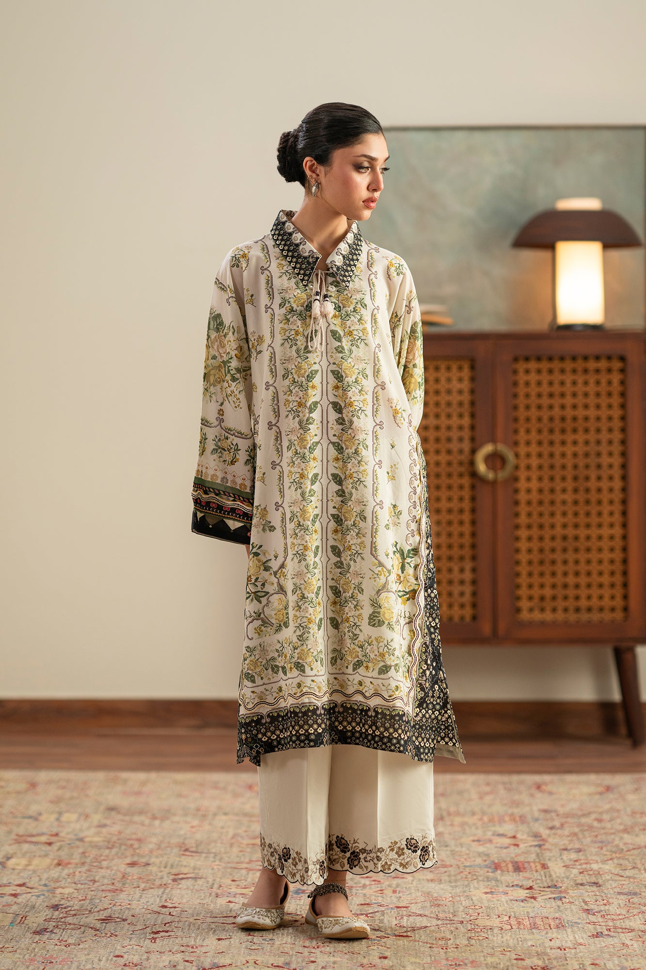 EMBROIDERED SUIT (E4400/103/006)