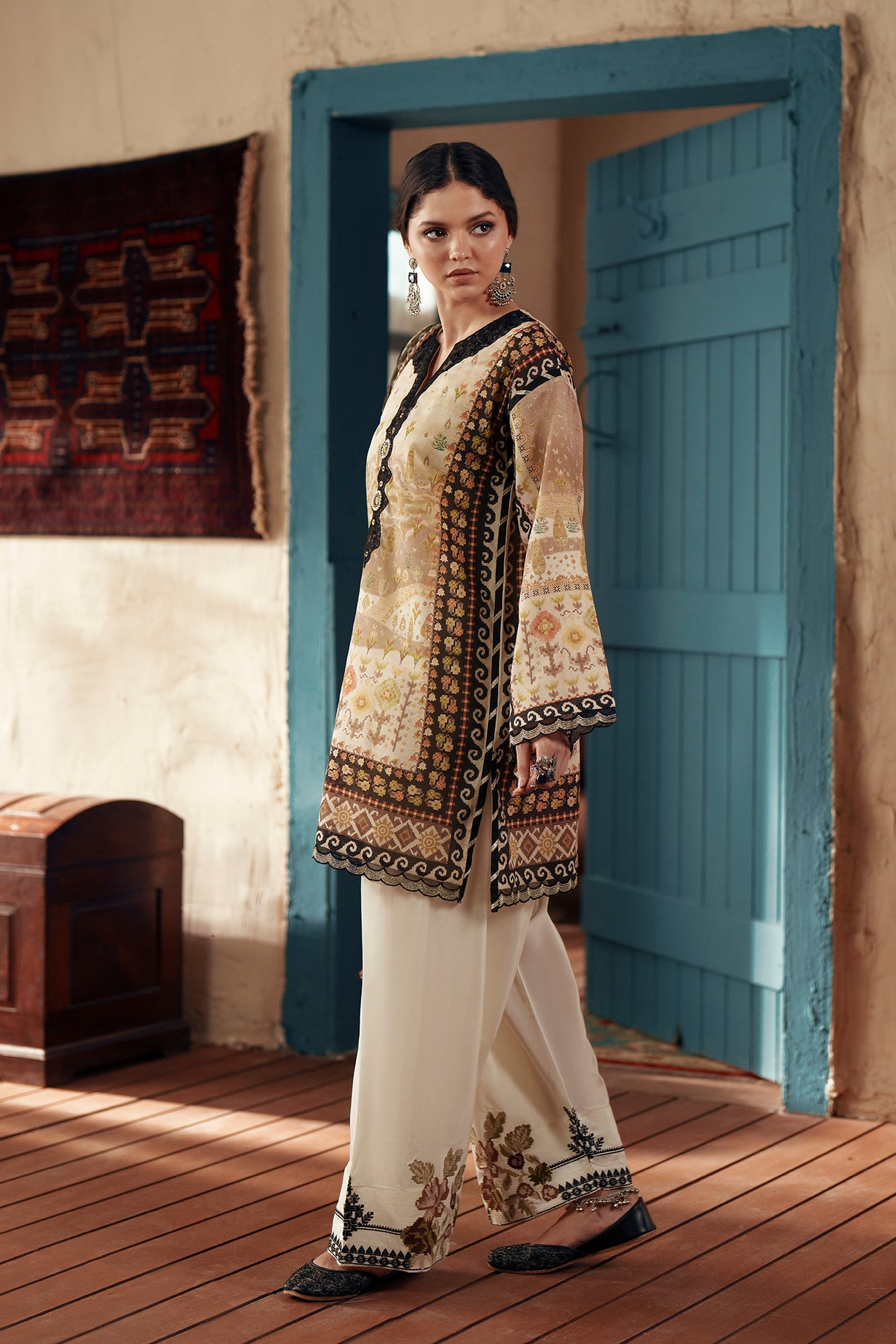 EMBROIDERED SUIT (E4403/103/006)