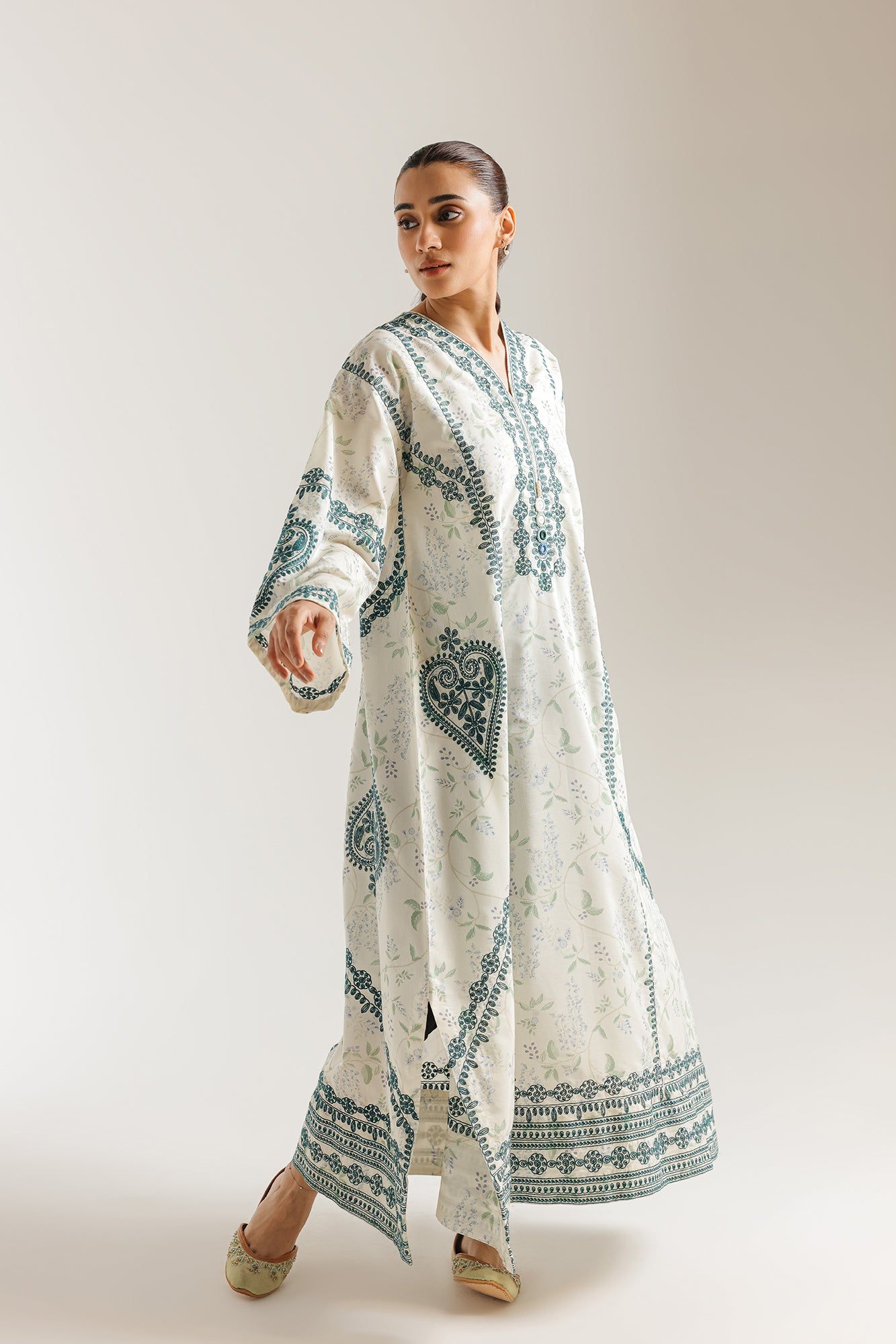 EMBROIDERED KAFTAN (E4405/103/005)