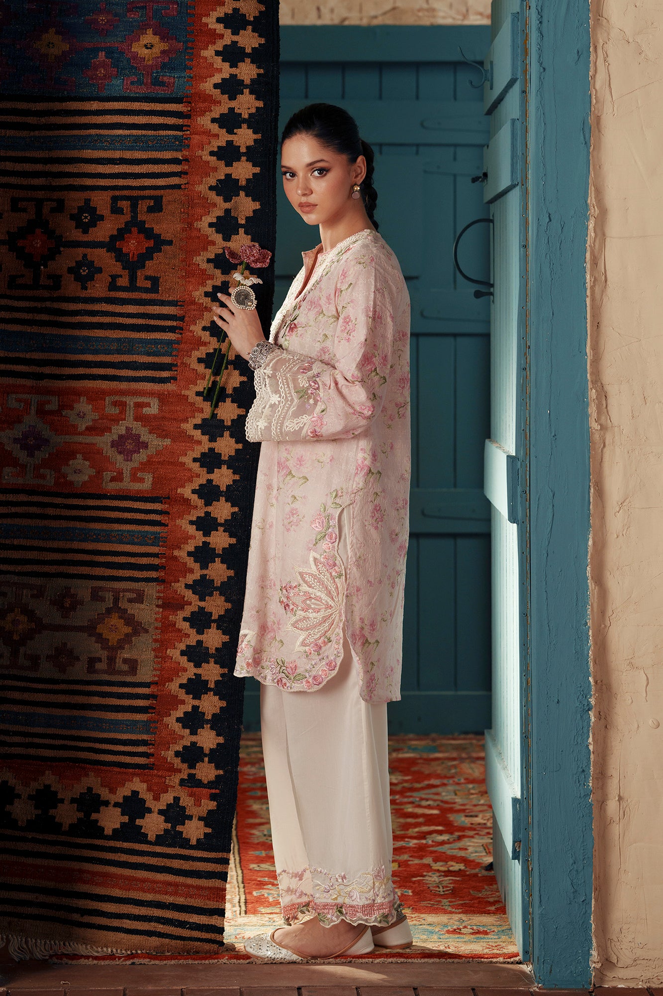 EMBROIDERED SUIT (E4412/103/316)