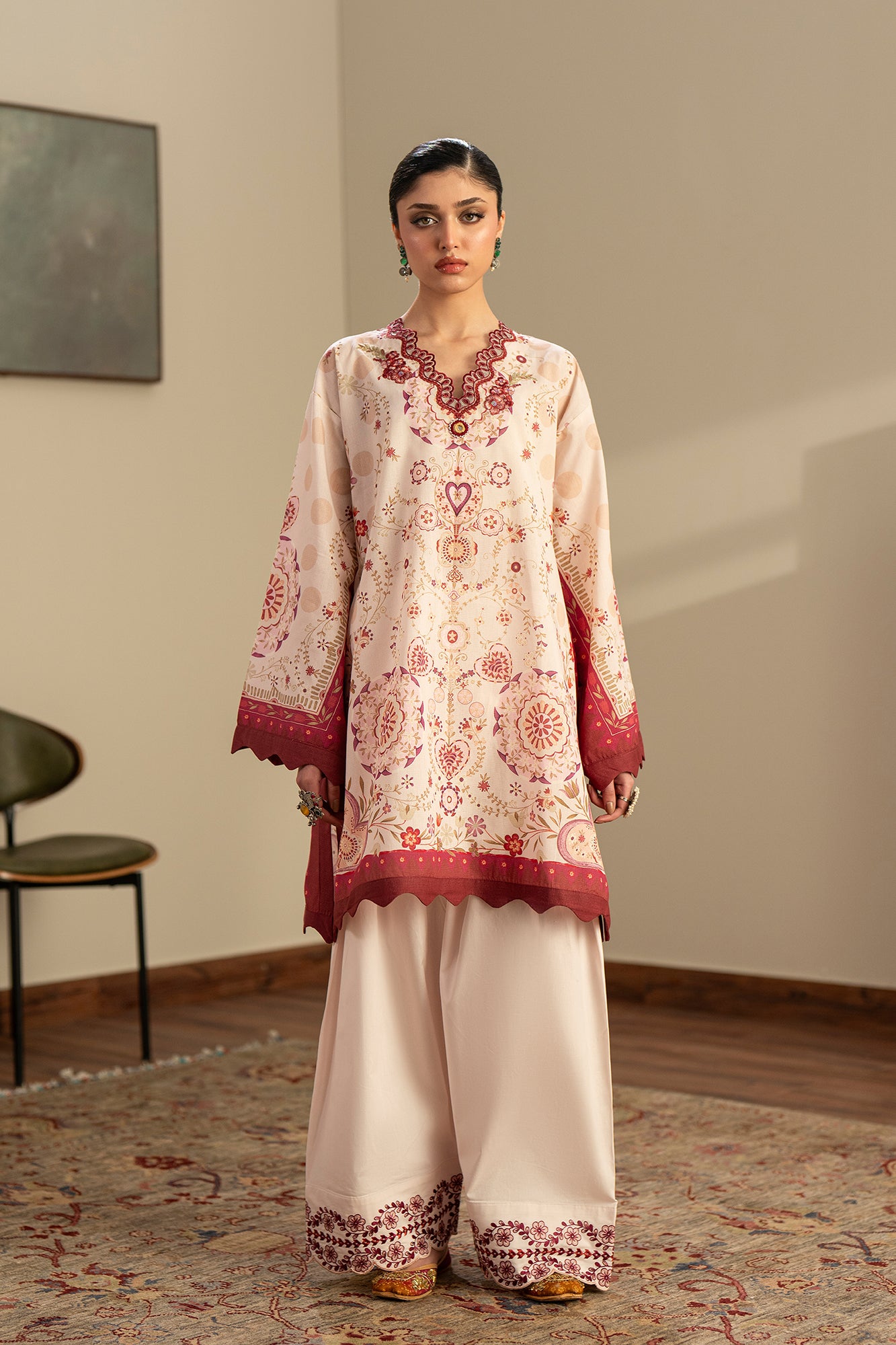EMBROIDERED SUIT (E4421/103/329)