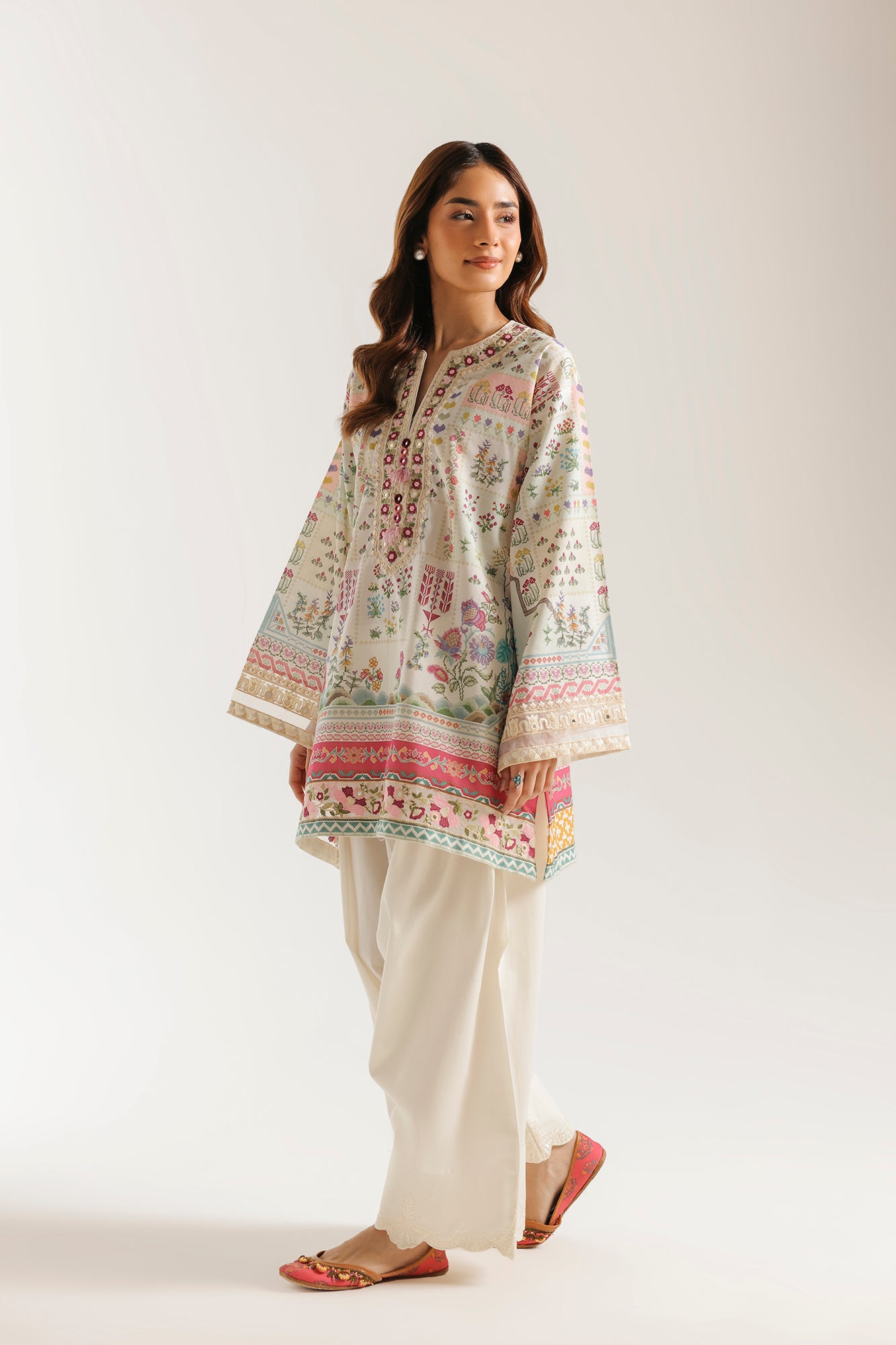 EMBROIDERED SUIT (E4424/103/001)