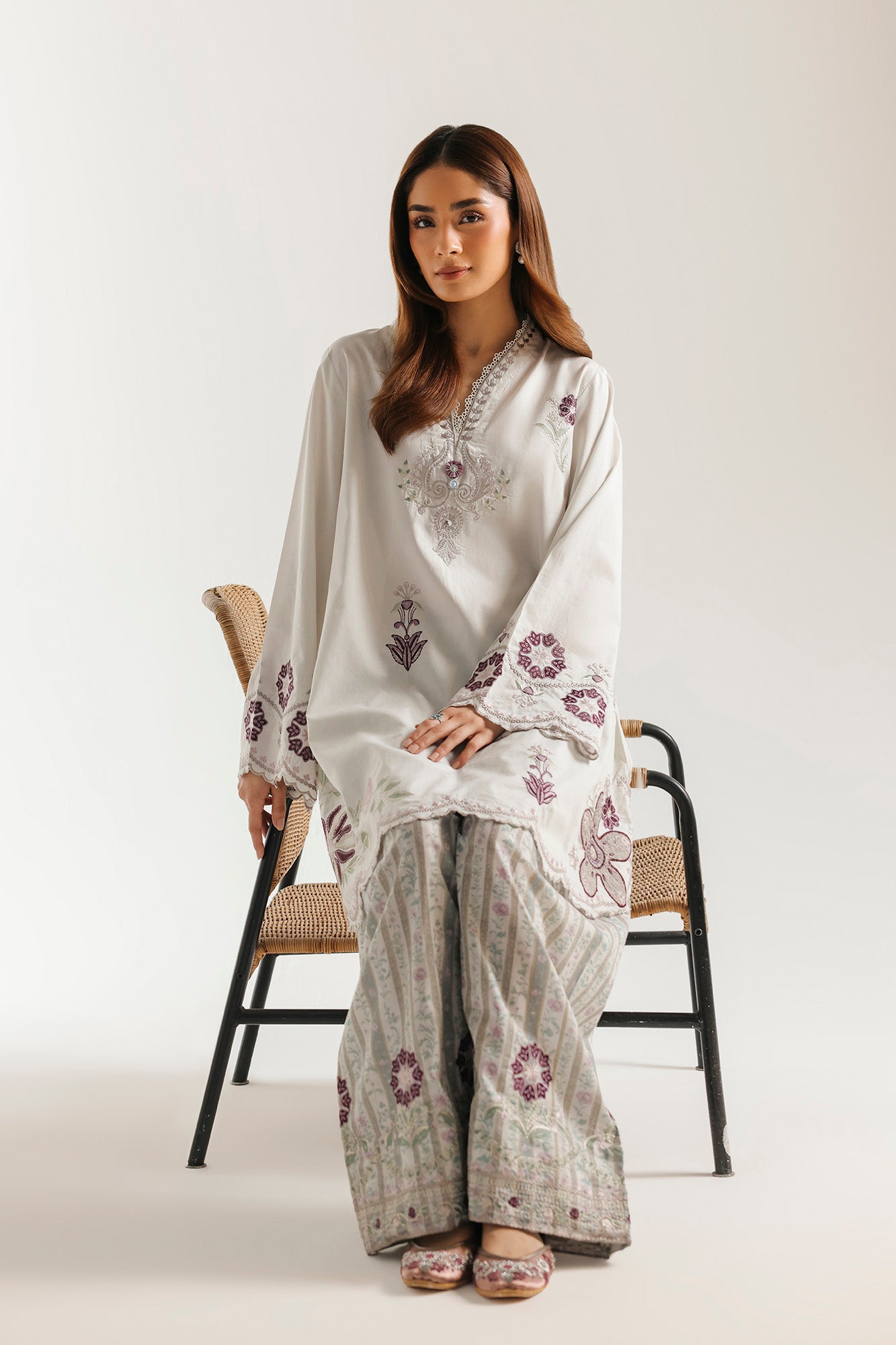 EMBROIDERED SUIT (E4429/103/914)