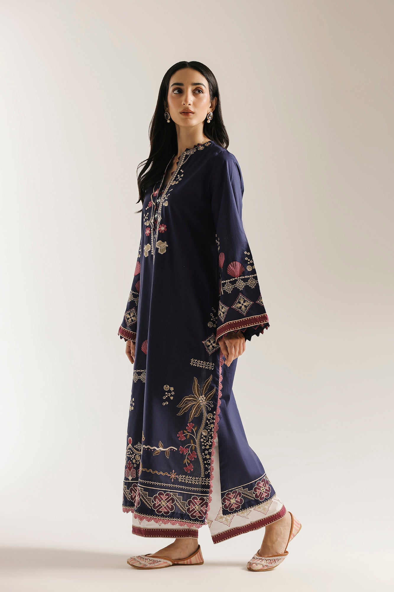 EMBROIDERED SUIT (E4446/103/623)