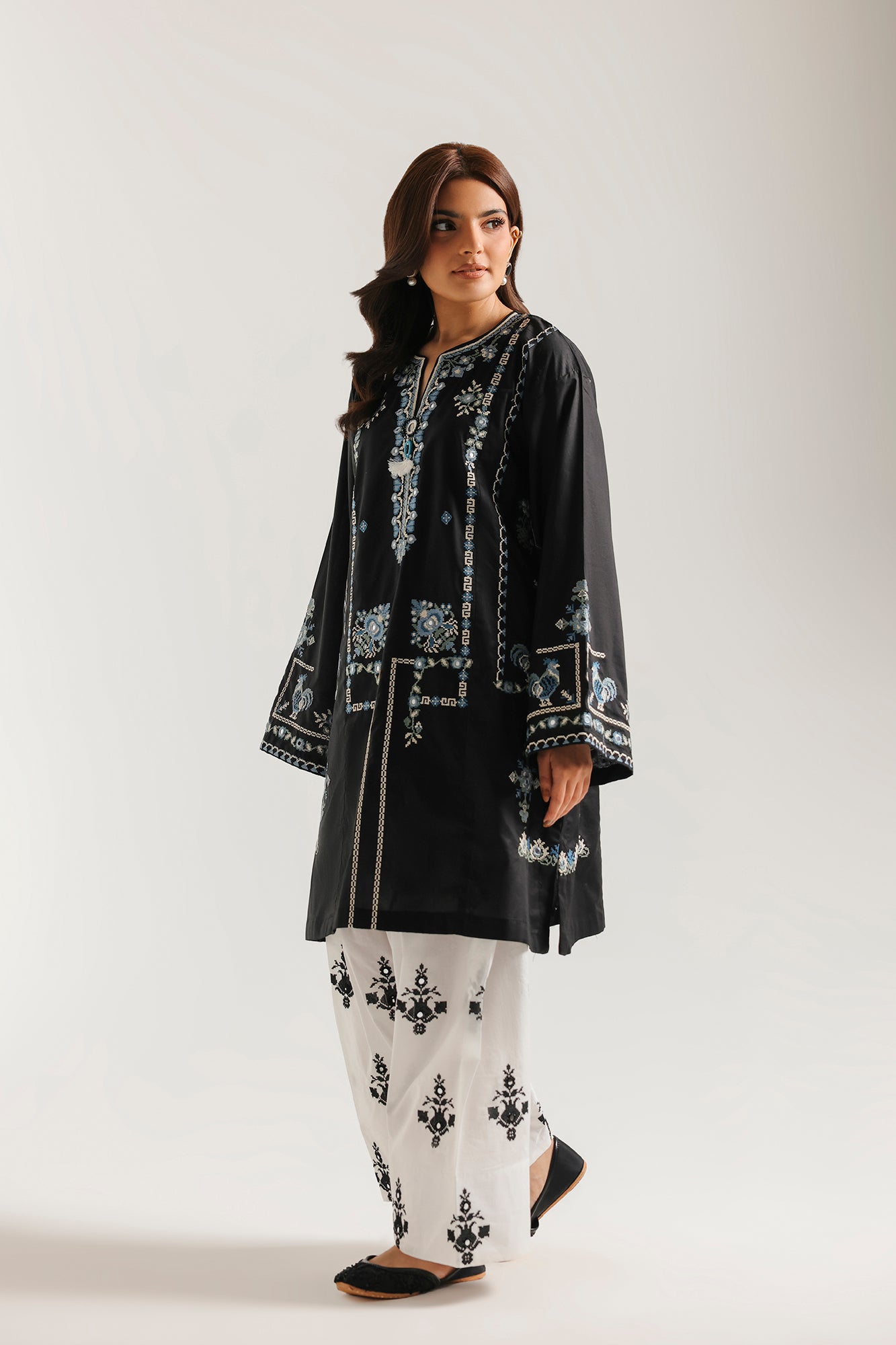 EMBROIDERED SUIT (E4450/103/902)