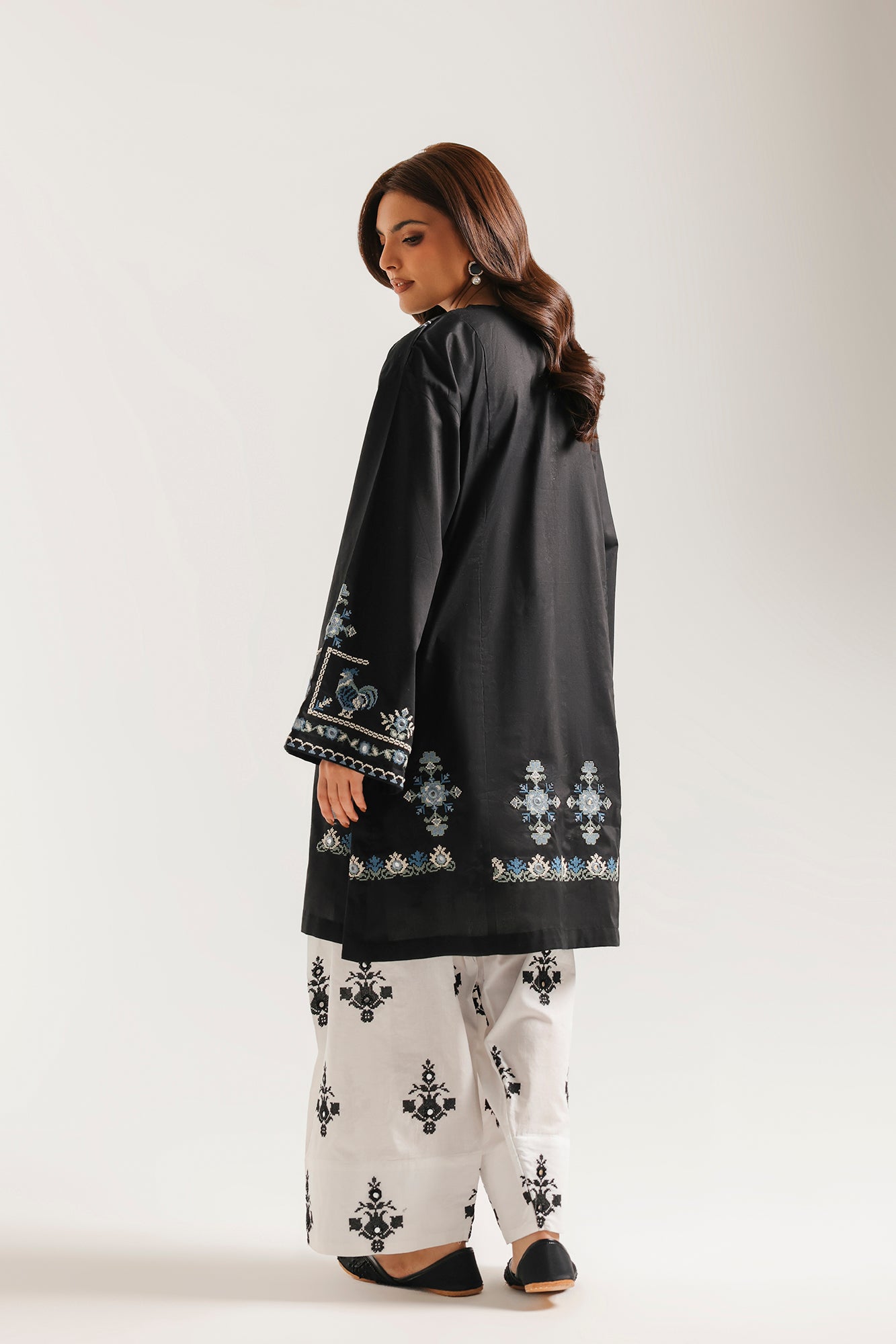 EMBROIDERED SUIT (E4450/103/902)