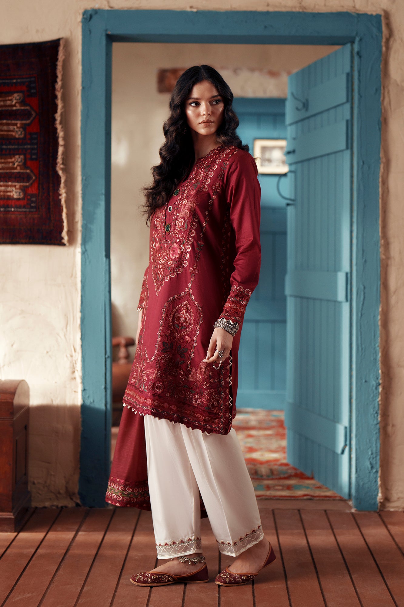 EMBROIDERED SUIT (E4451/103/308)