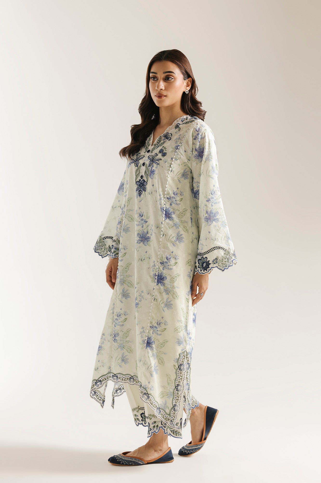 EMBROIDERED SUIT (E4458/103/130)