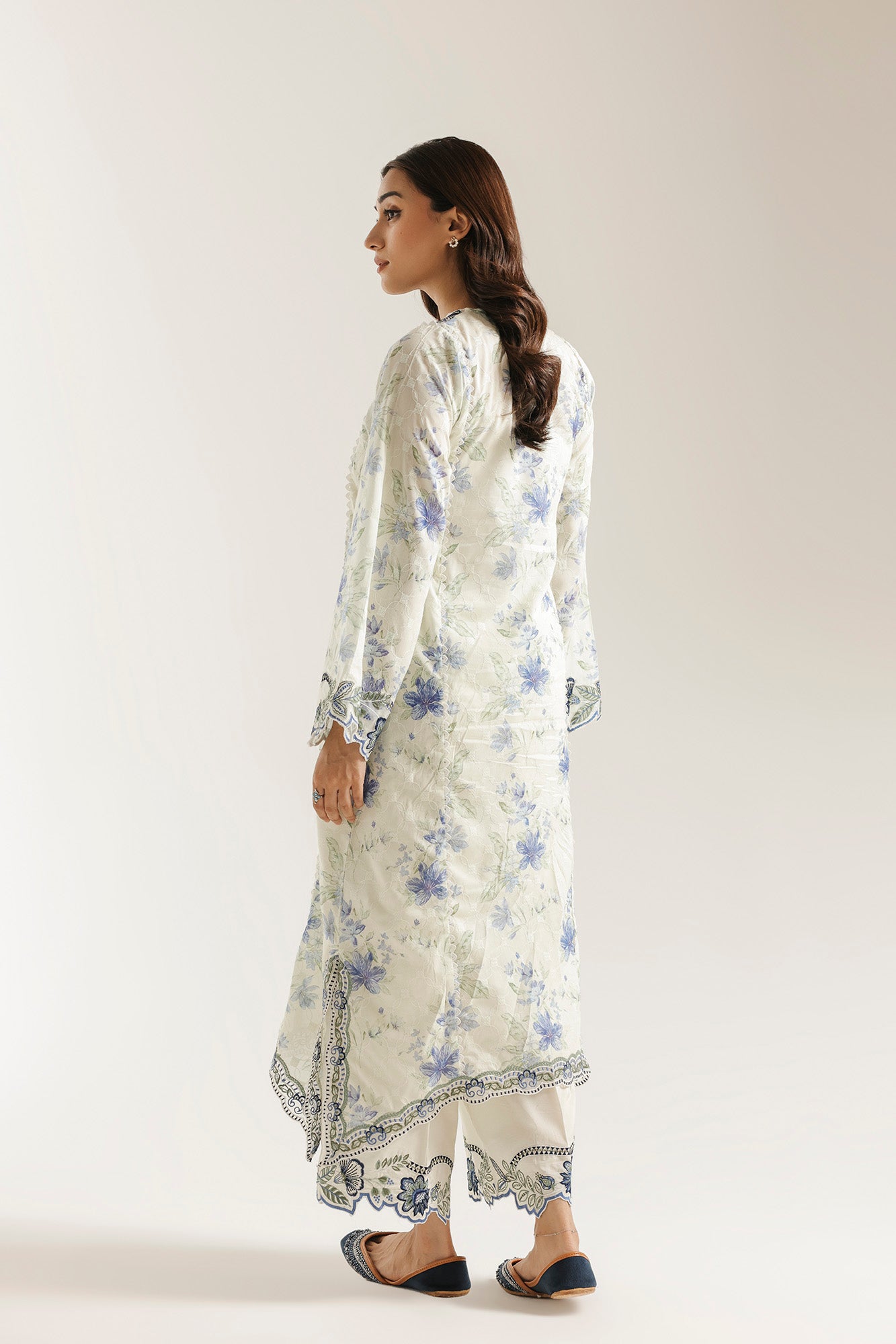 EMBROIDERED SUIT (E4458/103/130)