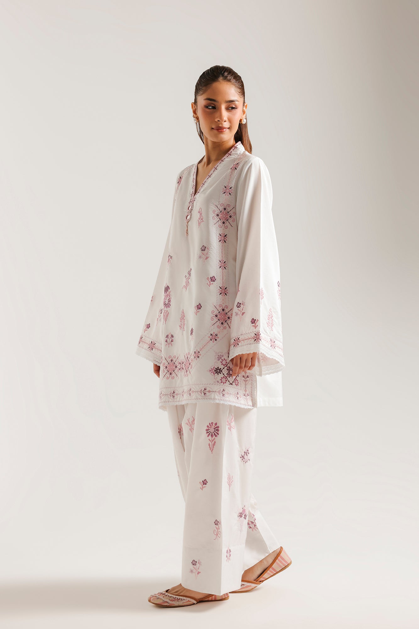 EMBROIDERED SUIT (E4481/103/003)