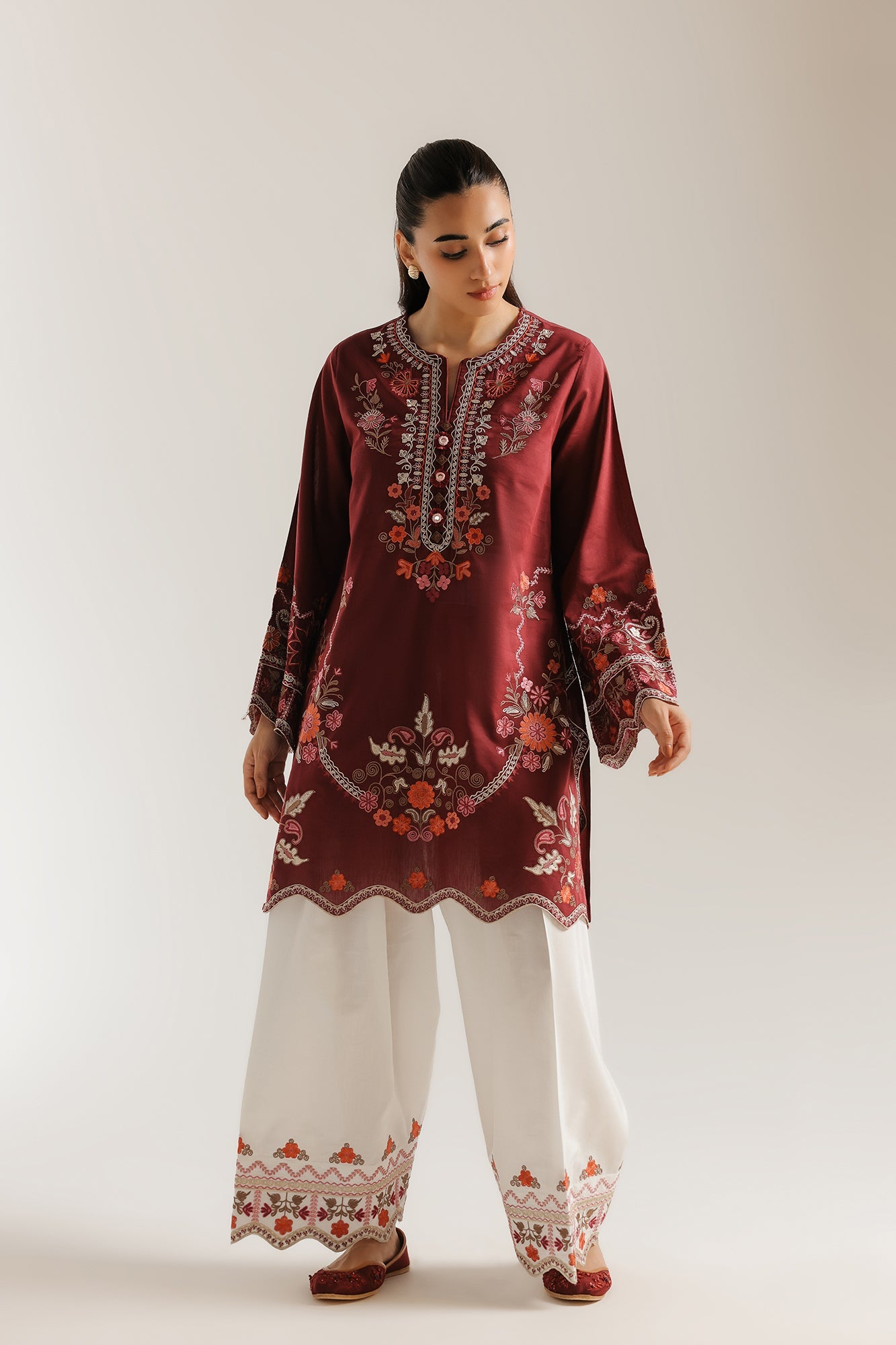EMBROIDERED SUIT (E4483/103/319)