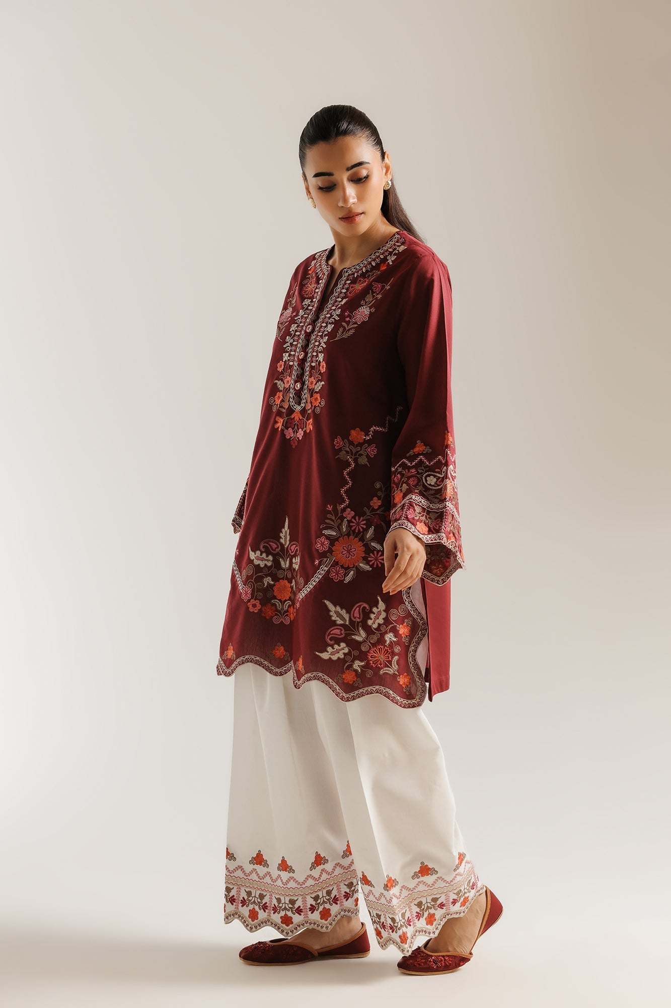 EMBROIDERED SUIT (E4483/103/319)