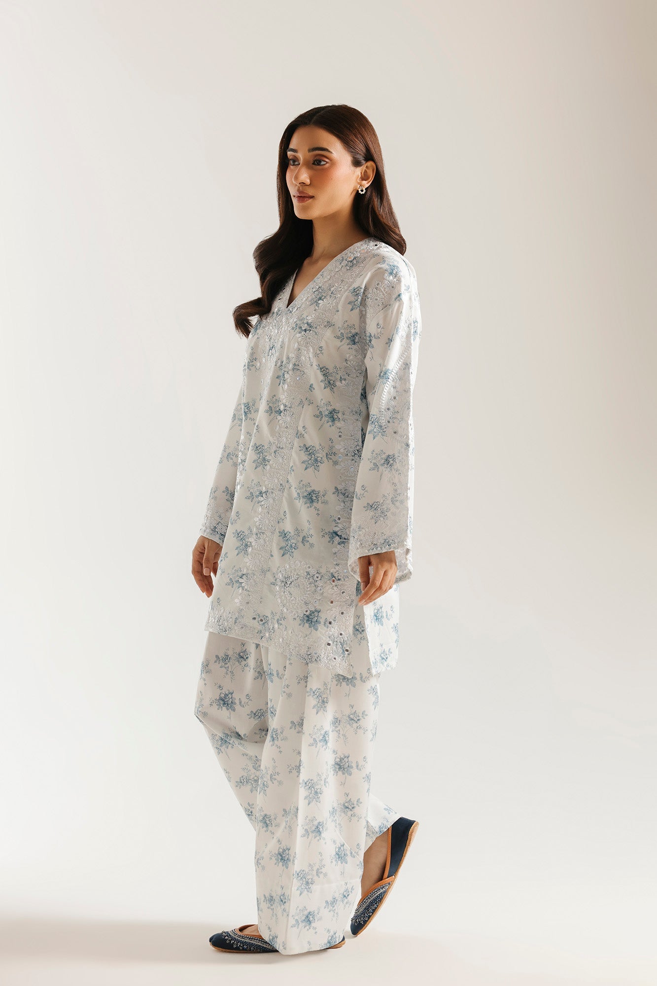 EMBROIDERED SUIT (E4509/103/003)