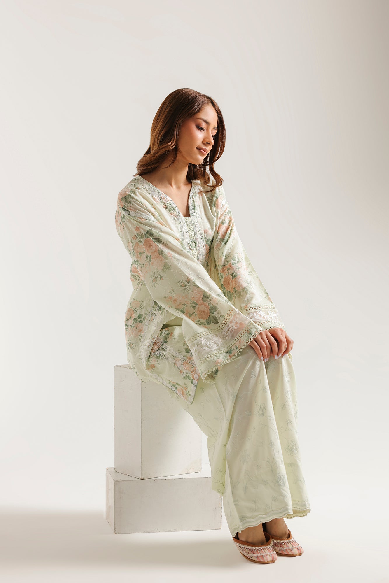 EMBROIDERED SUIT (E4511/103/130)