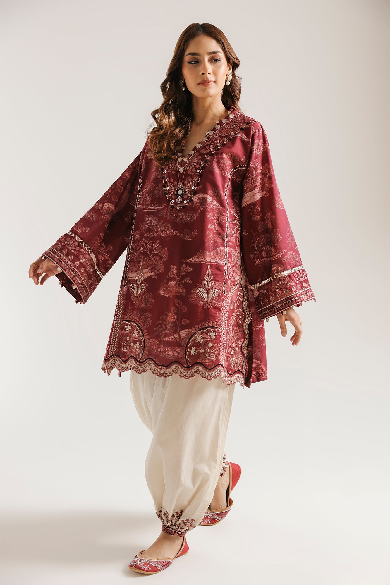 EMBROIDERED SUIT (E4529/103/402)