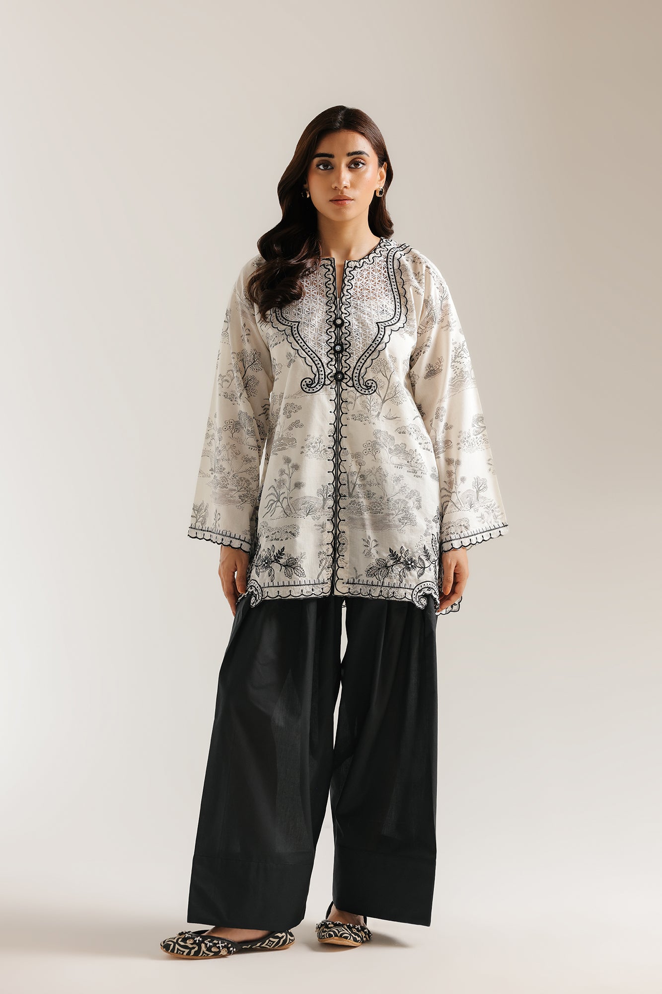 EMBROIDERED SUIT (E4532/103/005)