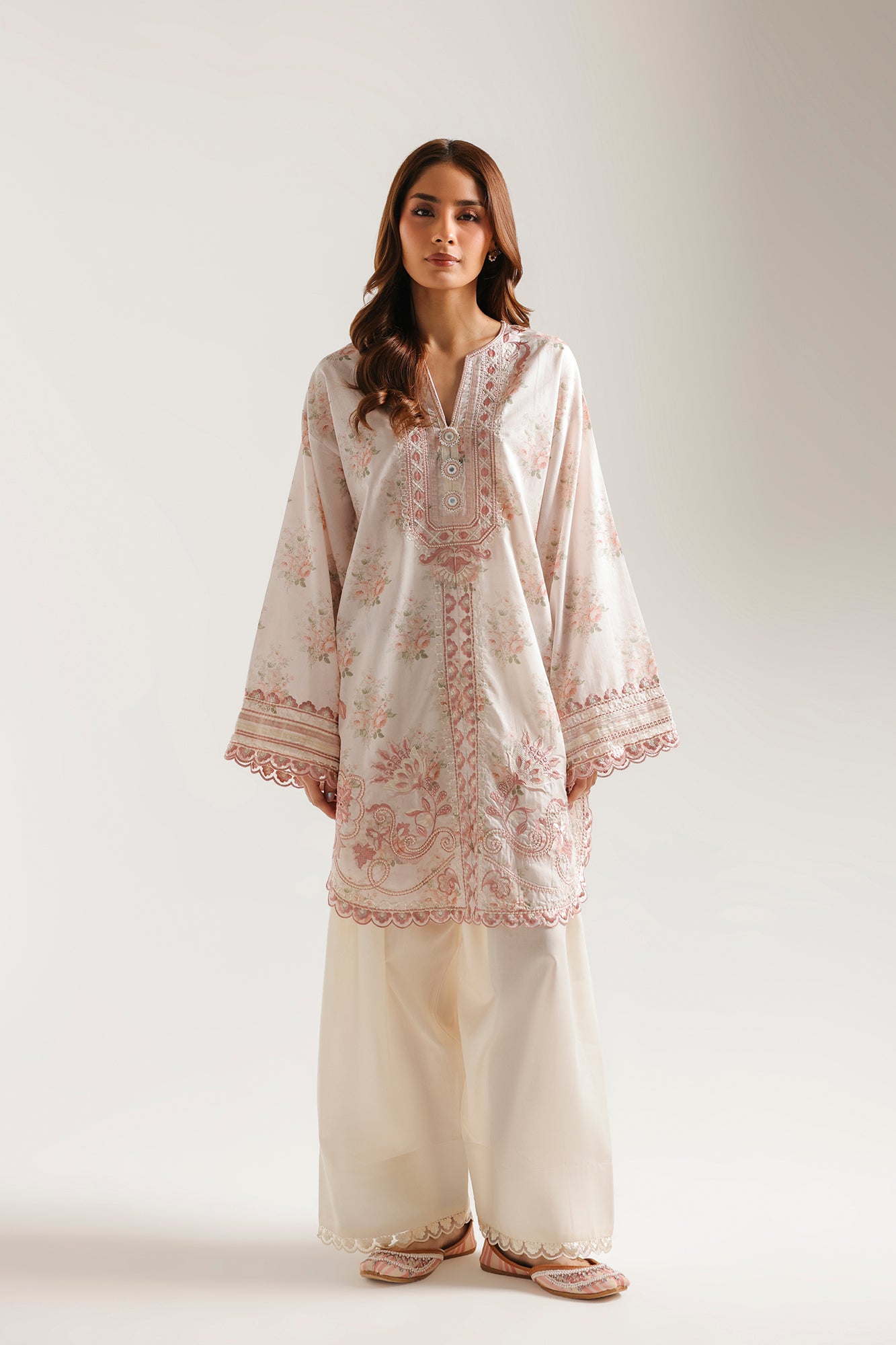 EMBROIDERED SUIT (E4534/103/316)