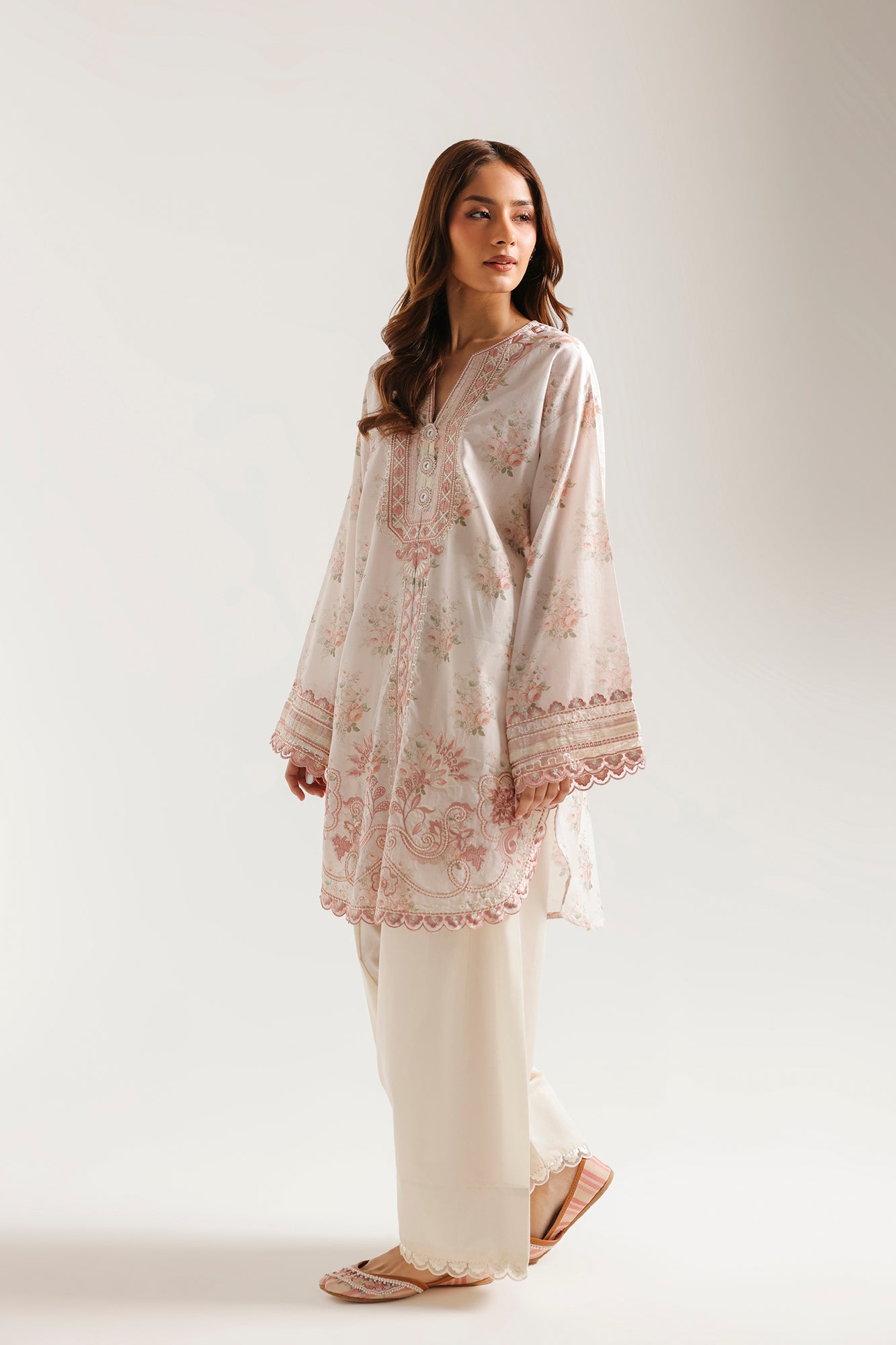 EMBROIDERED SUIT (E4534/103/316)