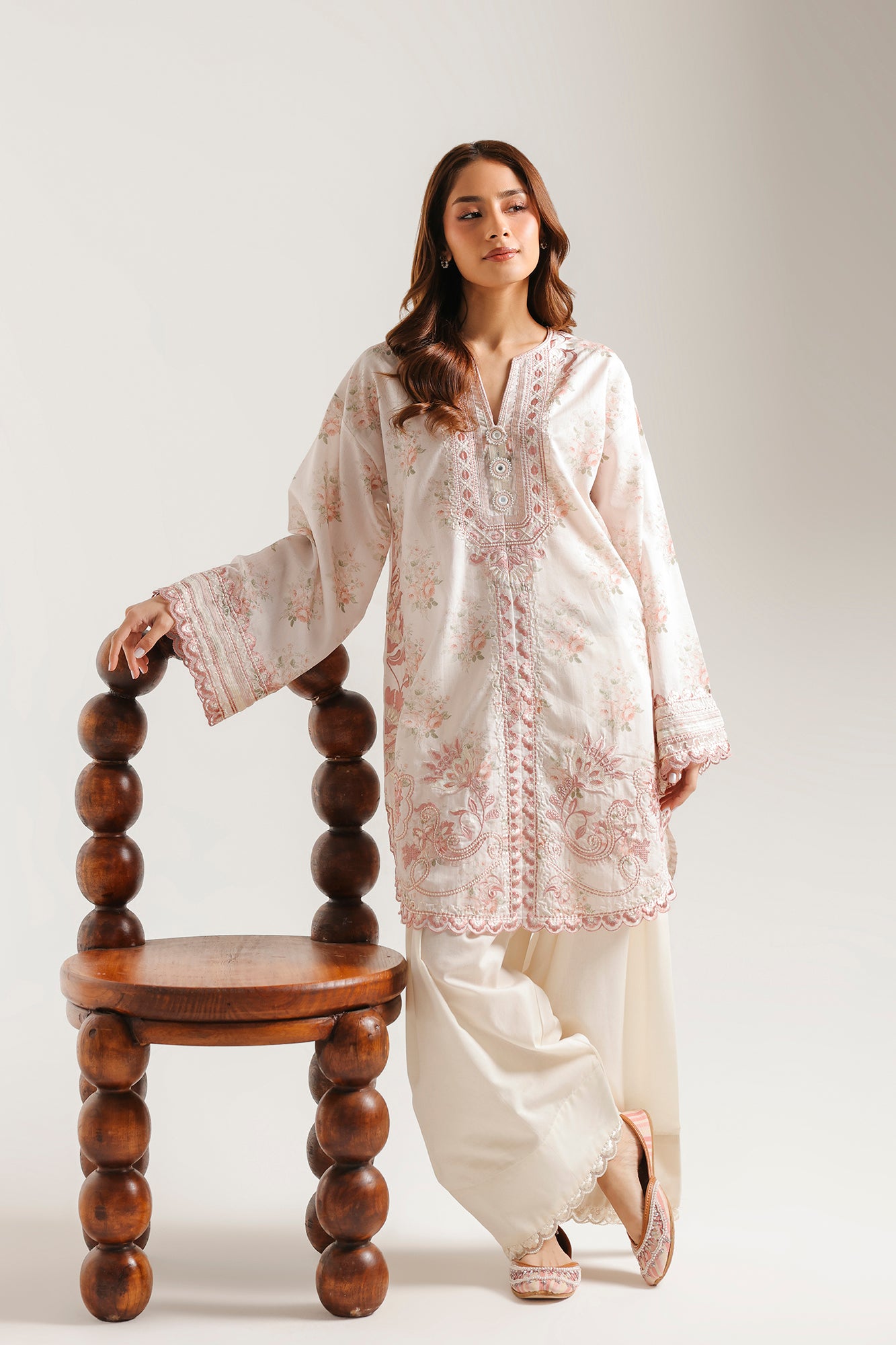 EMBROIDERED SUIT (E4534/103/316)