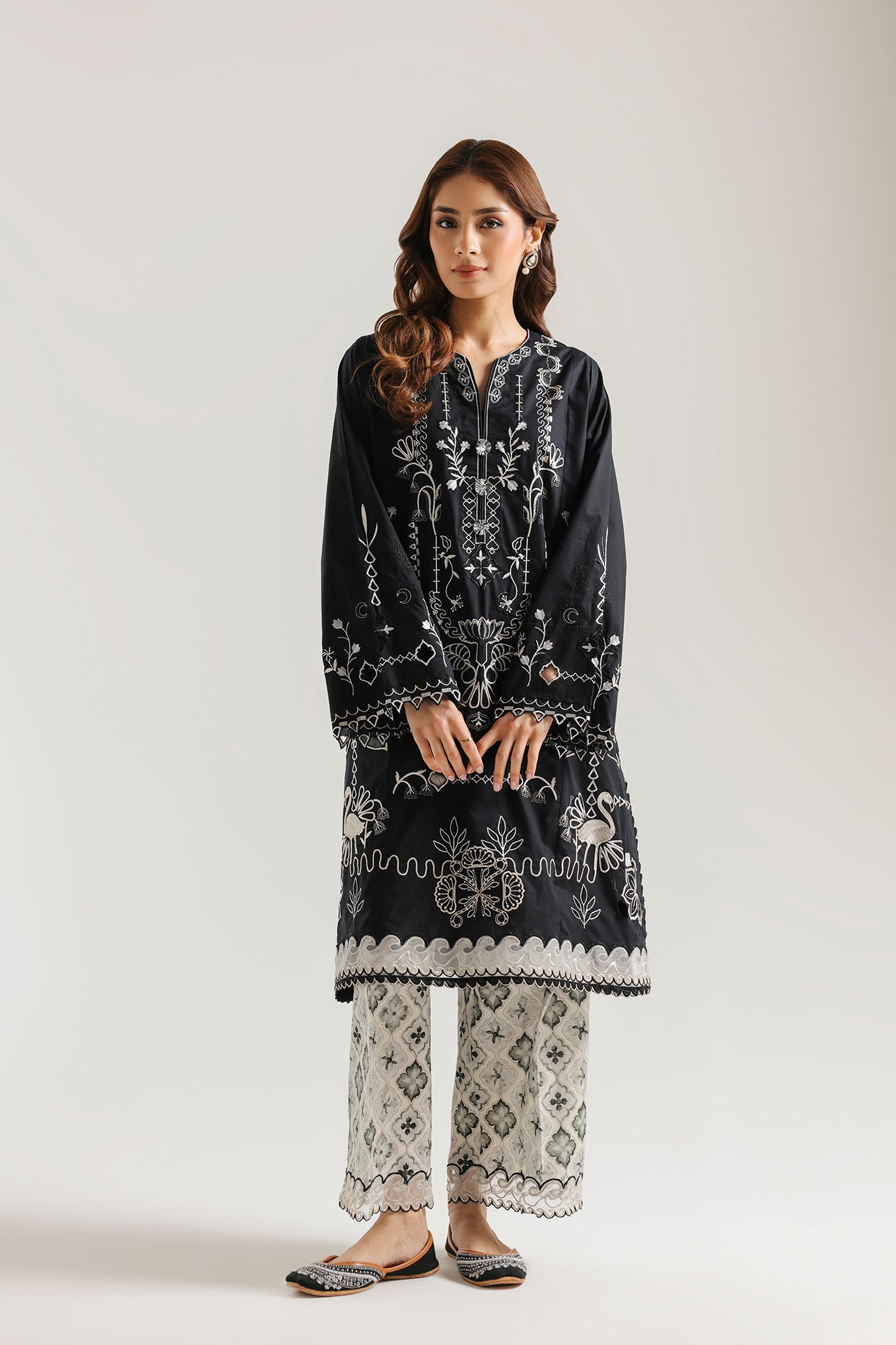 EMBROIDERED SUIT (E4538/103/902)