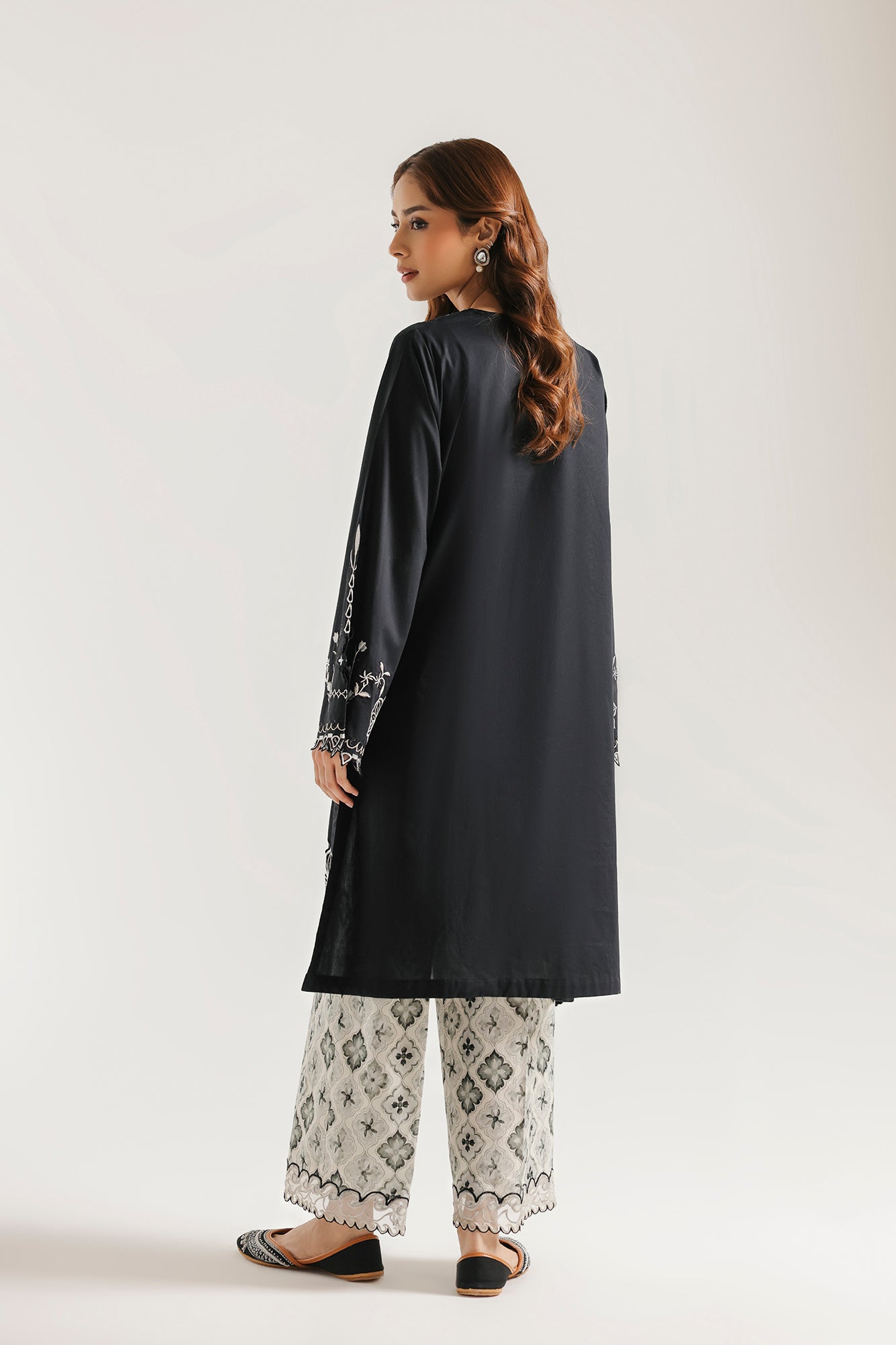 EMBROIDERED SUIT (E4538/103/902)
