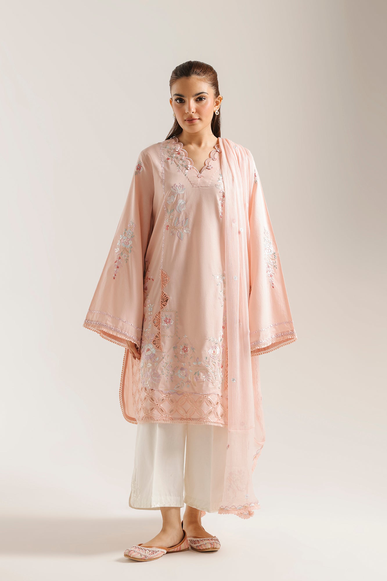 EMBROIDERED SUIT (E4540/103/215)