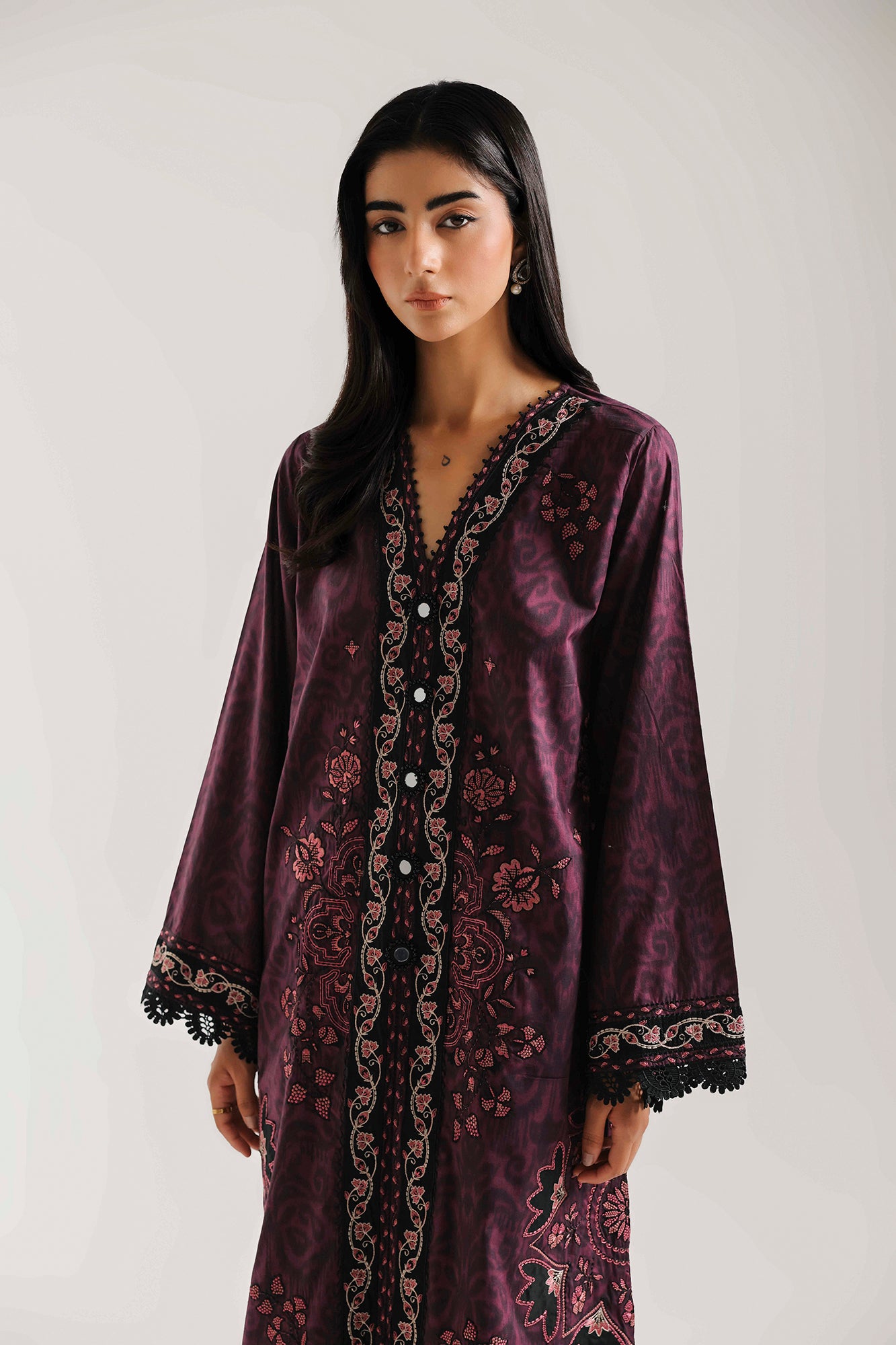 EMBROIDERED SUIT (E4548/103/516)