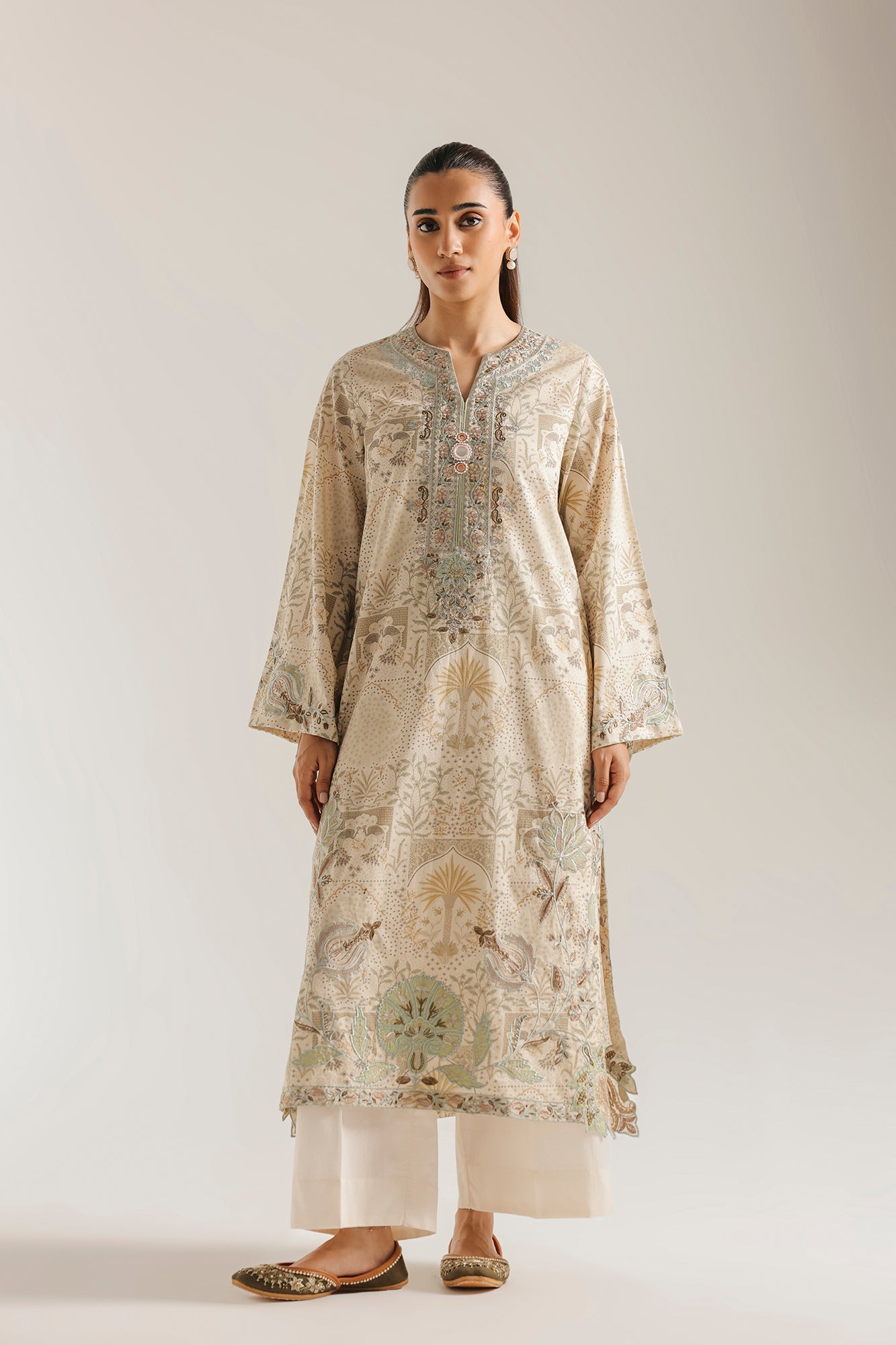 EMBROIDERED SUIT (E4558/103/814)