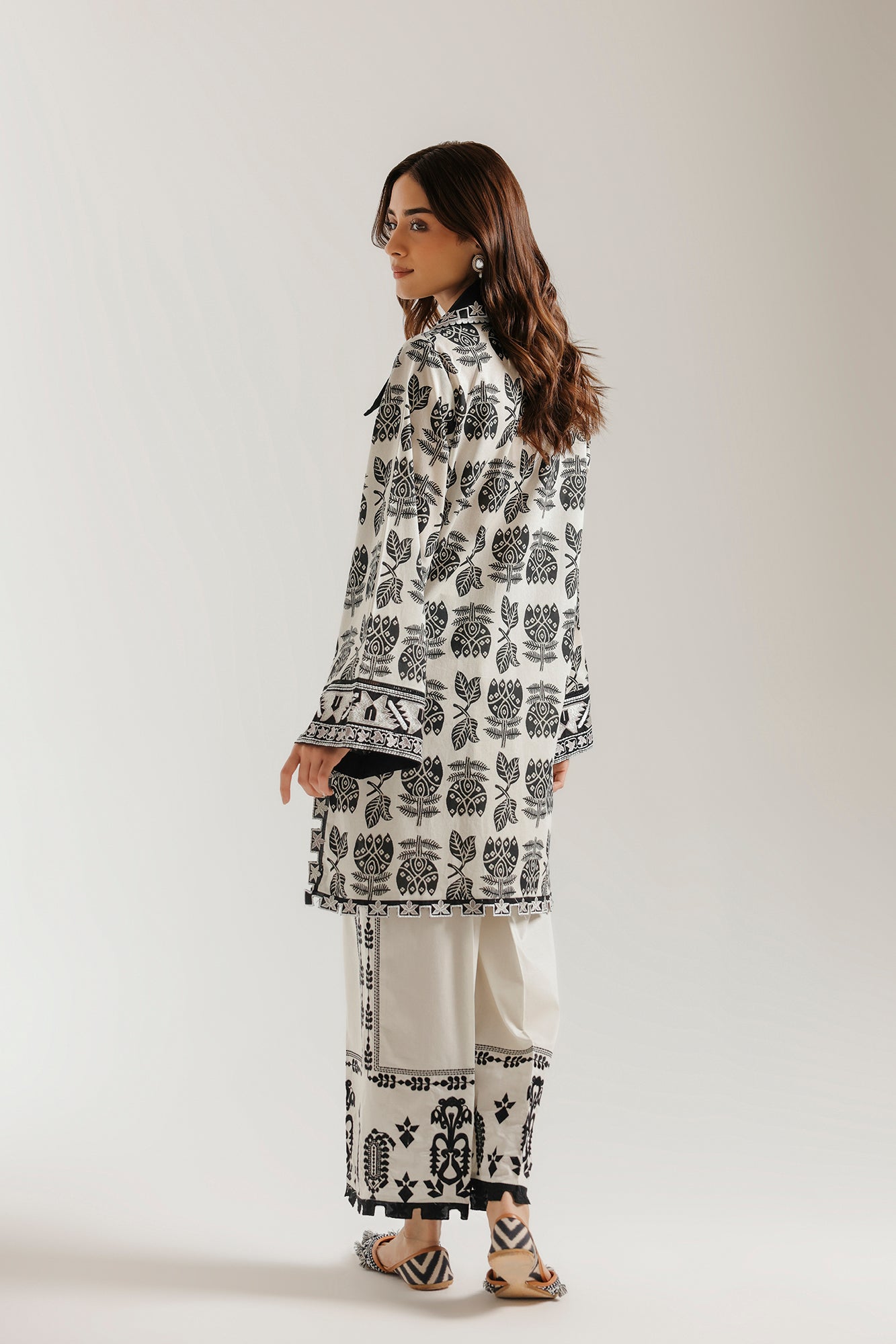 EMBROIDERED SUIT (E4602/103/006)