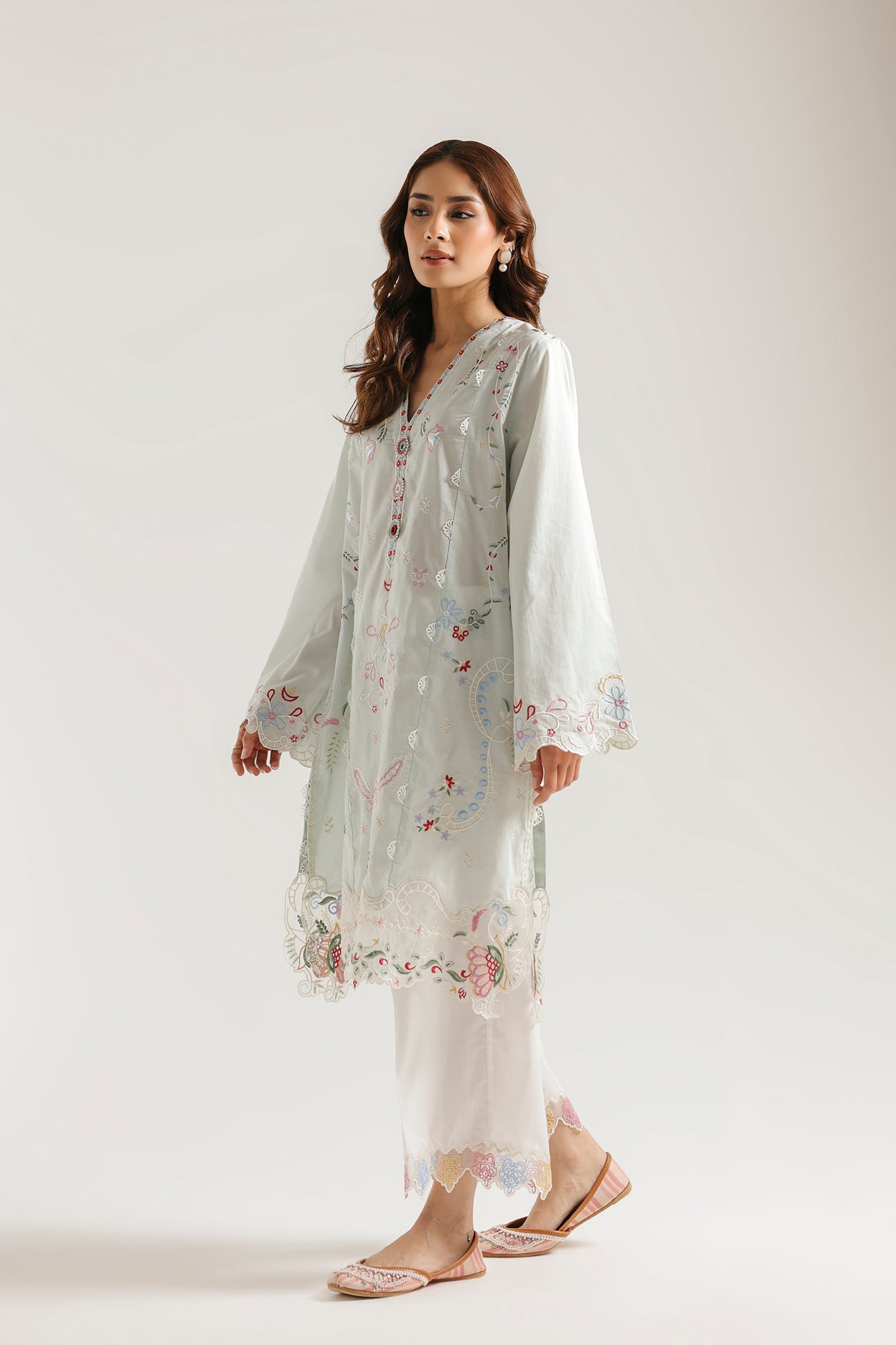 EMBROIDERED SUIT (E4606/103/722)