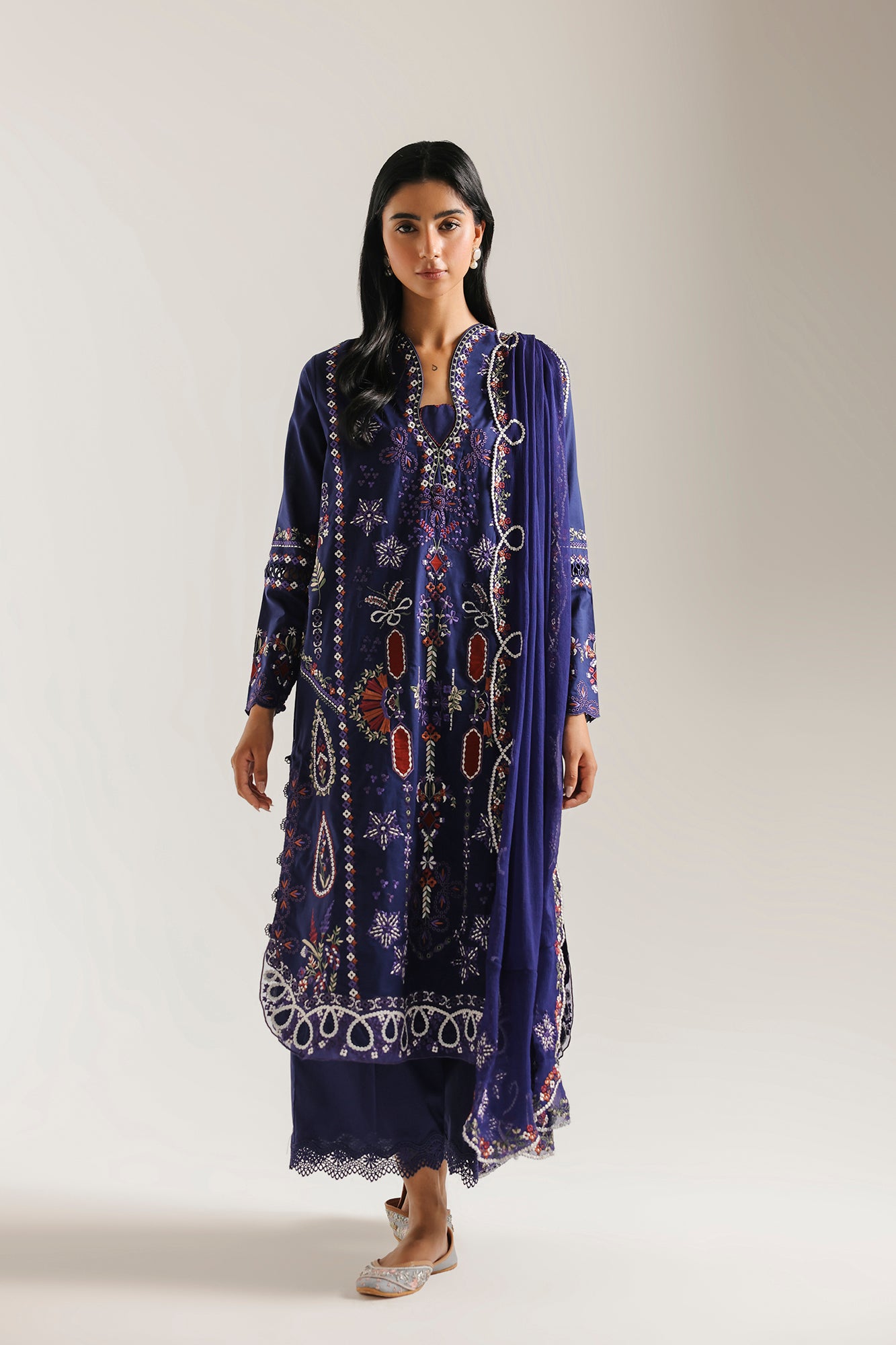 EMBROIDERED SUIT (E4608/103/623)
