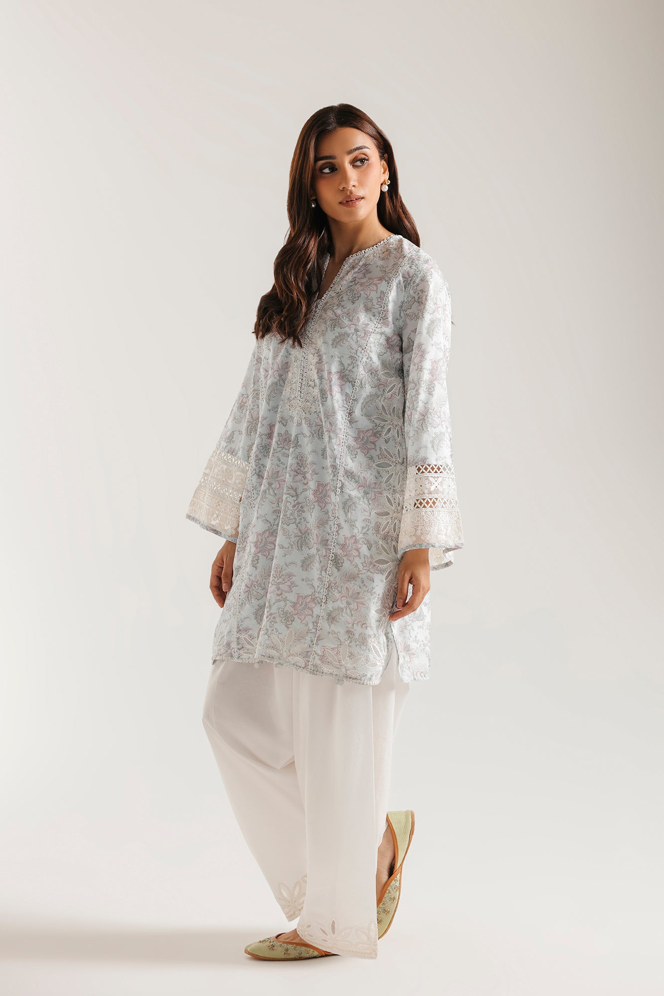 EMBROIDERED SUIT (E4609/103/515)