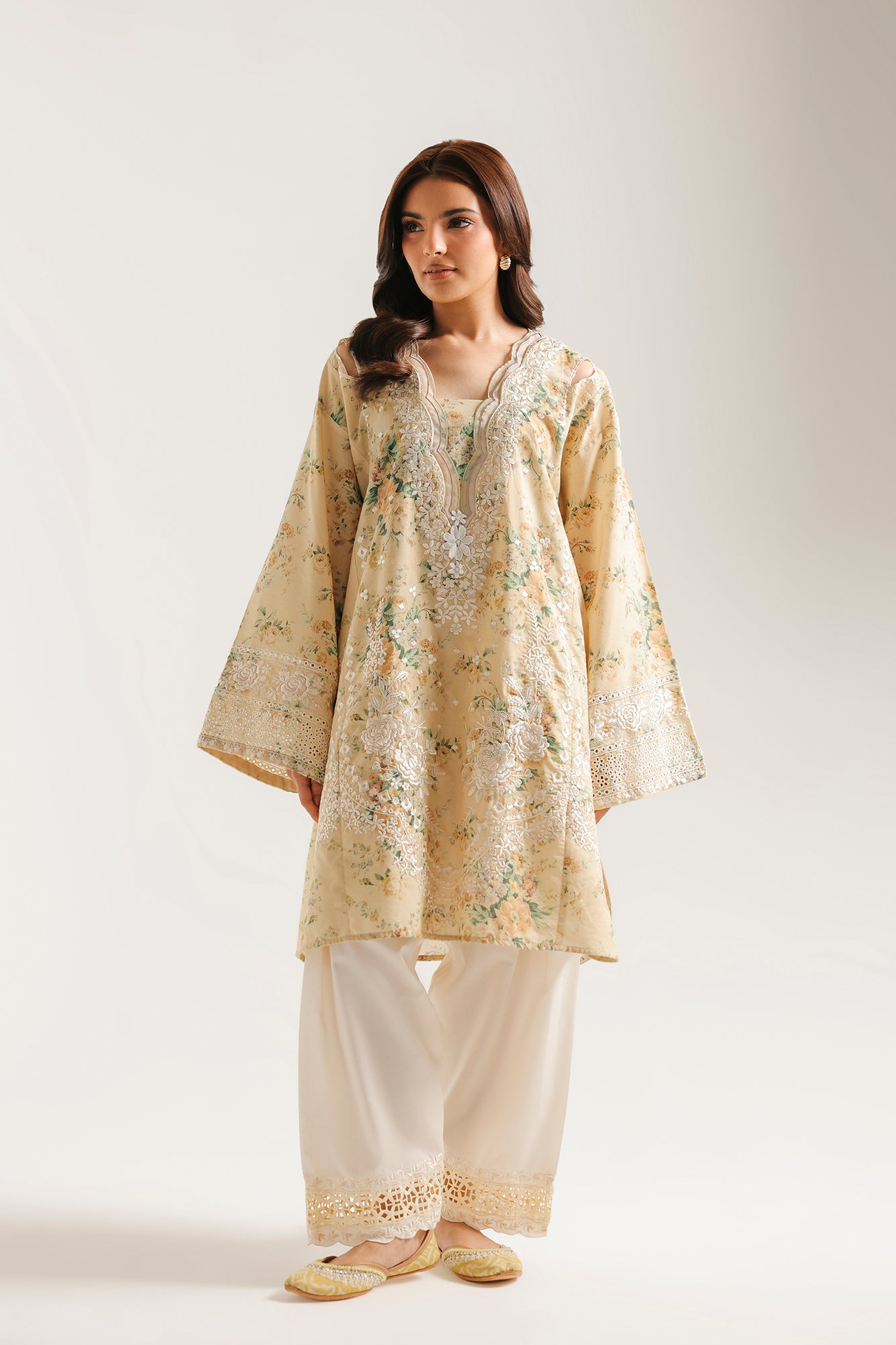 EMBROIDERED SUIT (E4621/103/129)