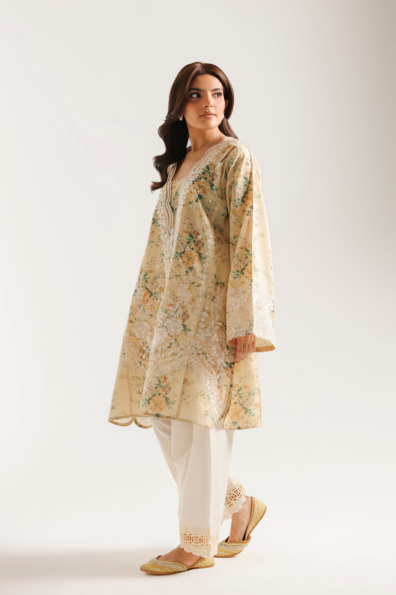 EMBROIDERED SUIT (E4621/103/129)