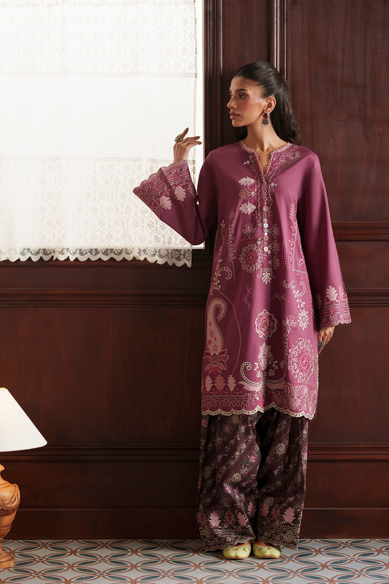 EMBROIDERED SUIT (E4635/103/527)