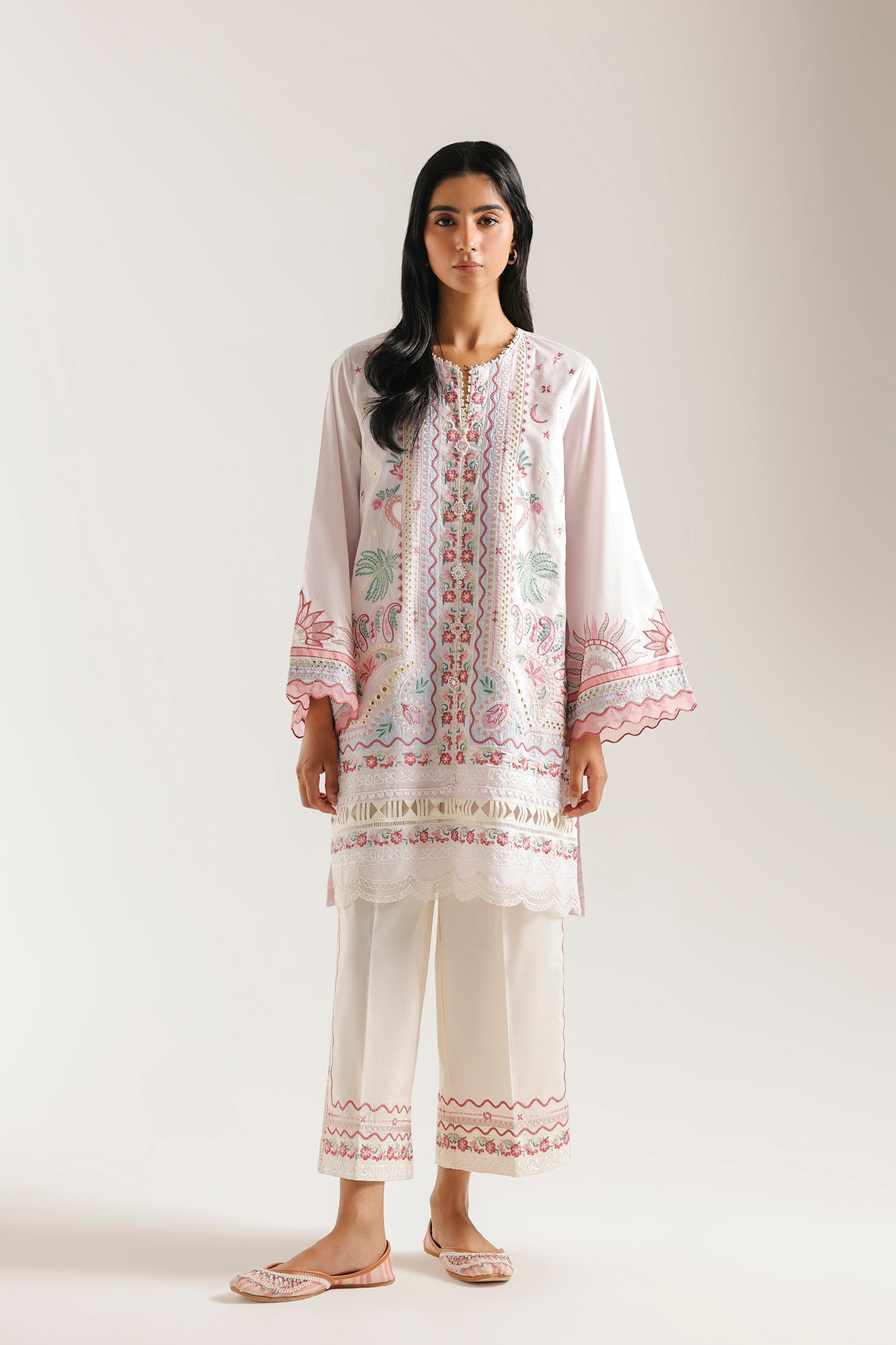 EMBROIDERED SUIT (E4638/103/531)